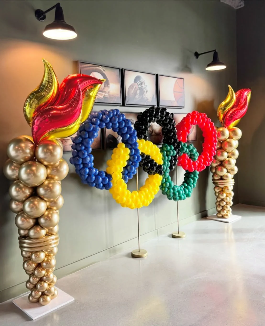 An Olympic set up for corporate watch parties! ✨ 

🔵🟡⚫️🟢🔴 

#balloonideas #olympics #balloonstylist #sanjoseballoonstylist #olympicballoons