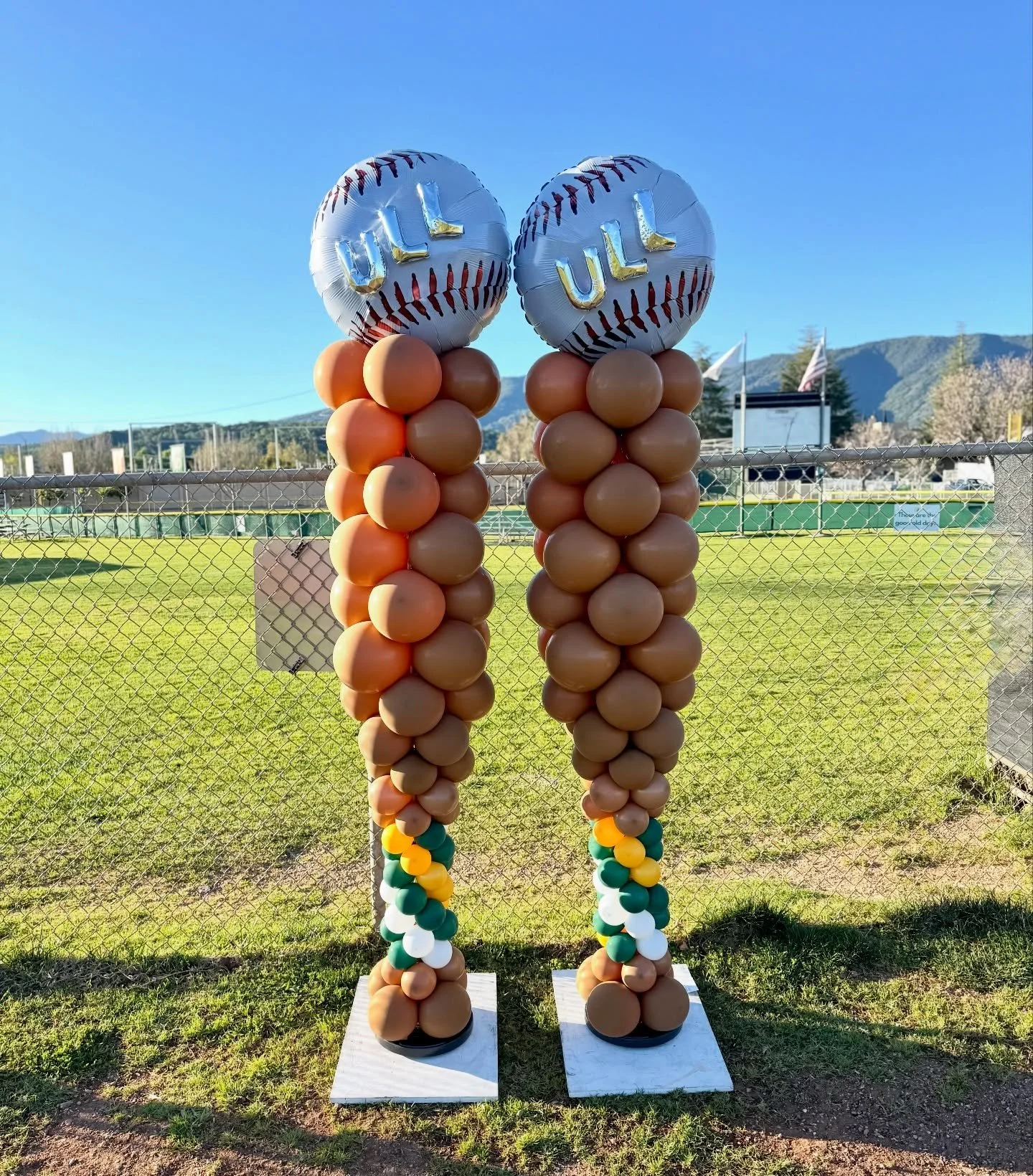 Opening Day baseball bats for @unionlittleleague today! ⚾️ 

#baseballseason #openingday #unionlittleleague #ull #balloonstylist
