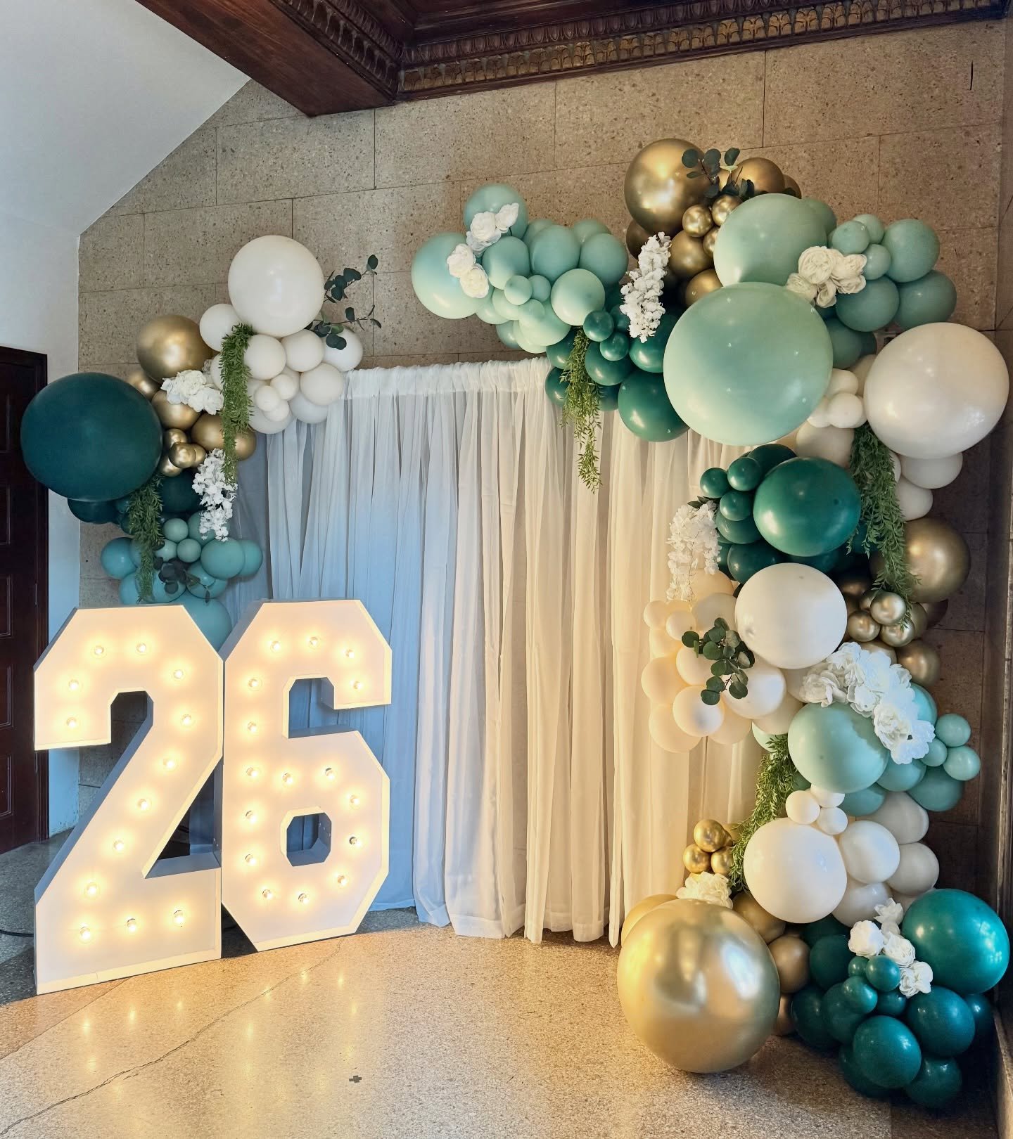 A backdrop perfect for a prom photo moment ✨

#2026 #prom #promballoons #prom2026 #balloonstylist
