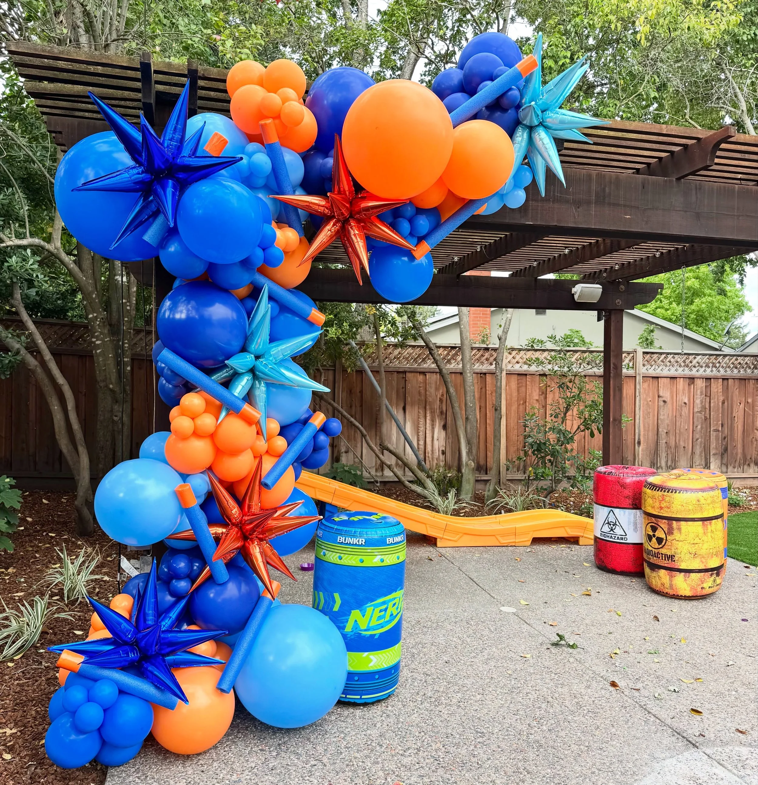 This custom NERF-inspired garland brought all the action for one epic 9th birthday!💥 

#NerfParty #BalloonGarland #KidsPartyIdeas #BayAreaEvents #NerfBalloons