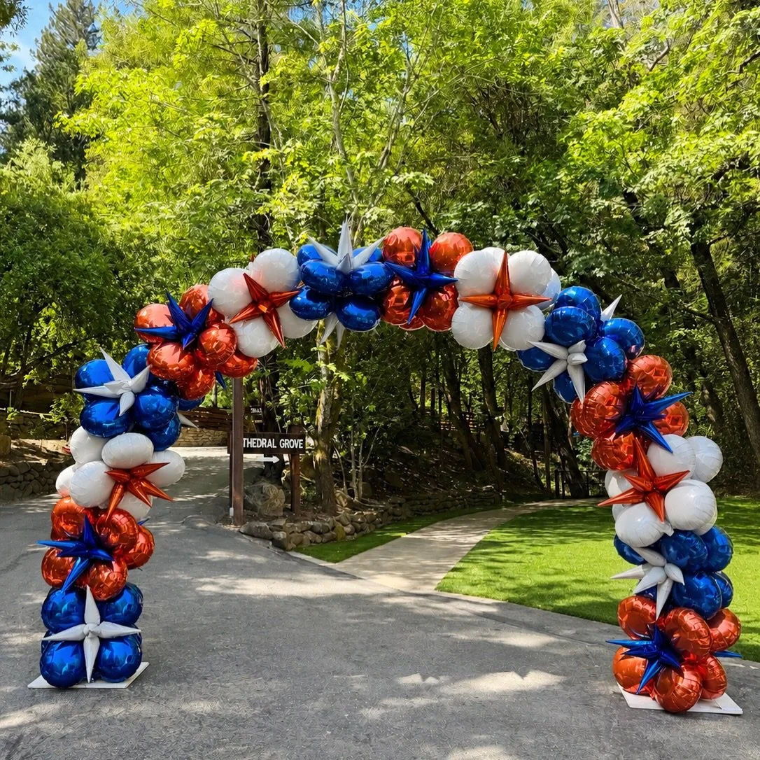 This all-foil balloon arch made the perfect statement piece for a recent corporate event! 

#corporateballoons #foilarch #balloonarch #balloonideas #balloonstylist