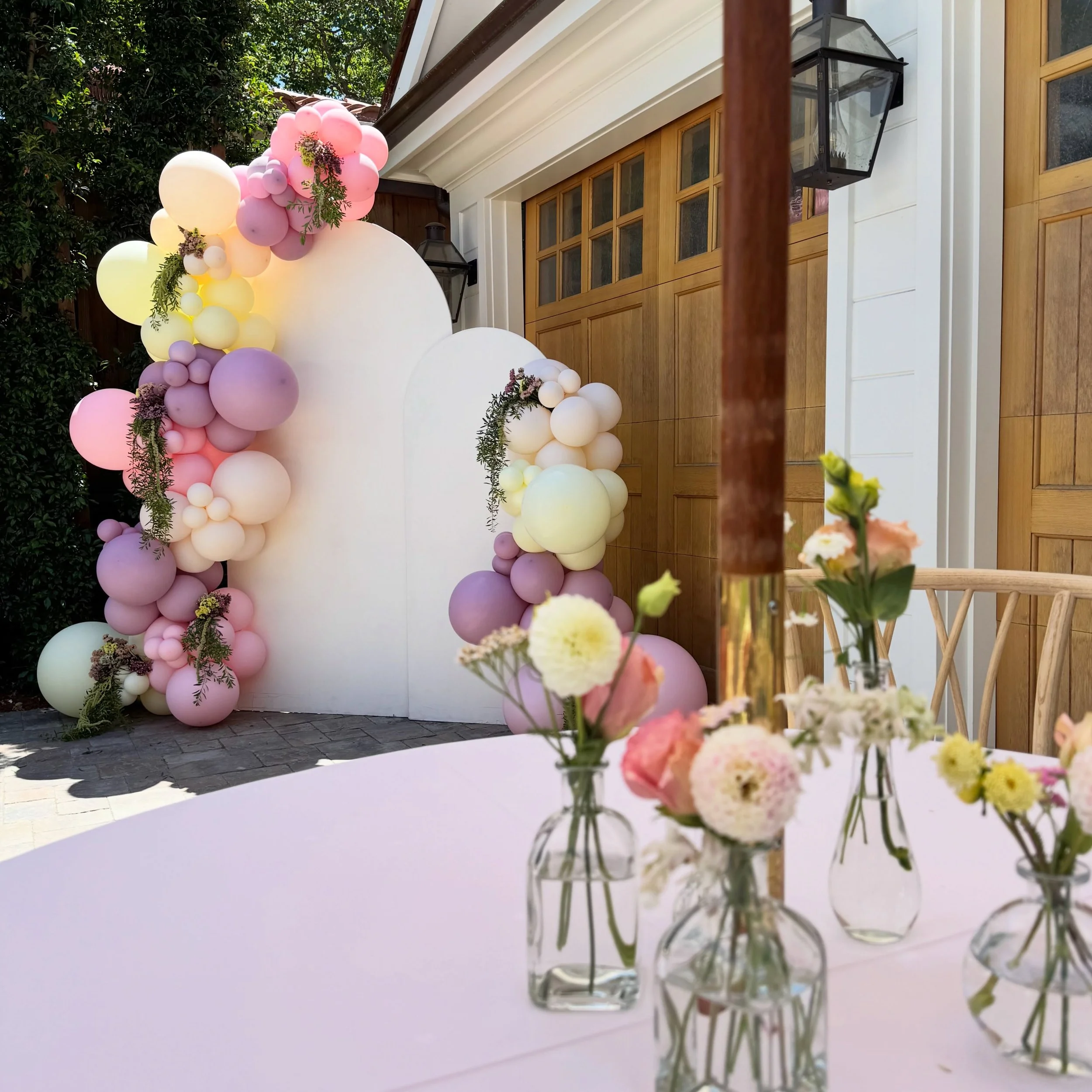 Soft pastels, fresh florals and dreamy details&hellip;This graduation party was just so gorgeous! ✨🎓 

#GraduationParty #GradSeason #BalloonStylist #EventDesign #InflatedCreationsByBrittany
