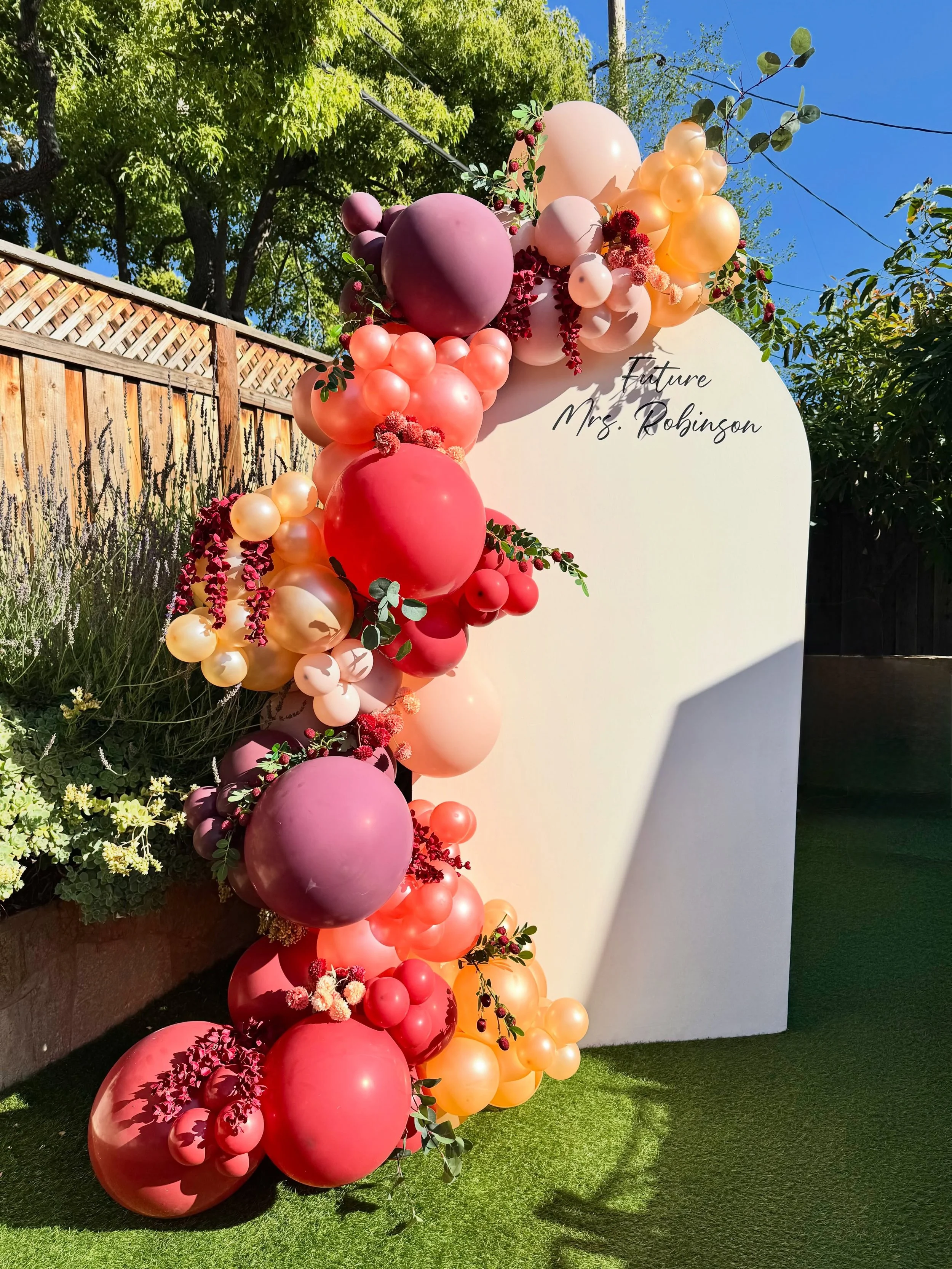 Celebrating the future Mrs. Robinson 🍓💍

#BalloonDecor #BerryInLove #BalloonIdeas #BridalShowerBalloons #InflatedCreationsByBrittany