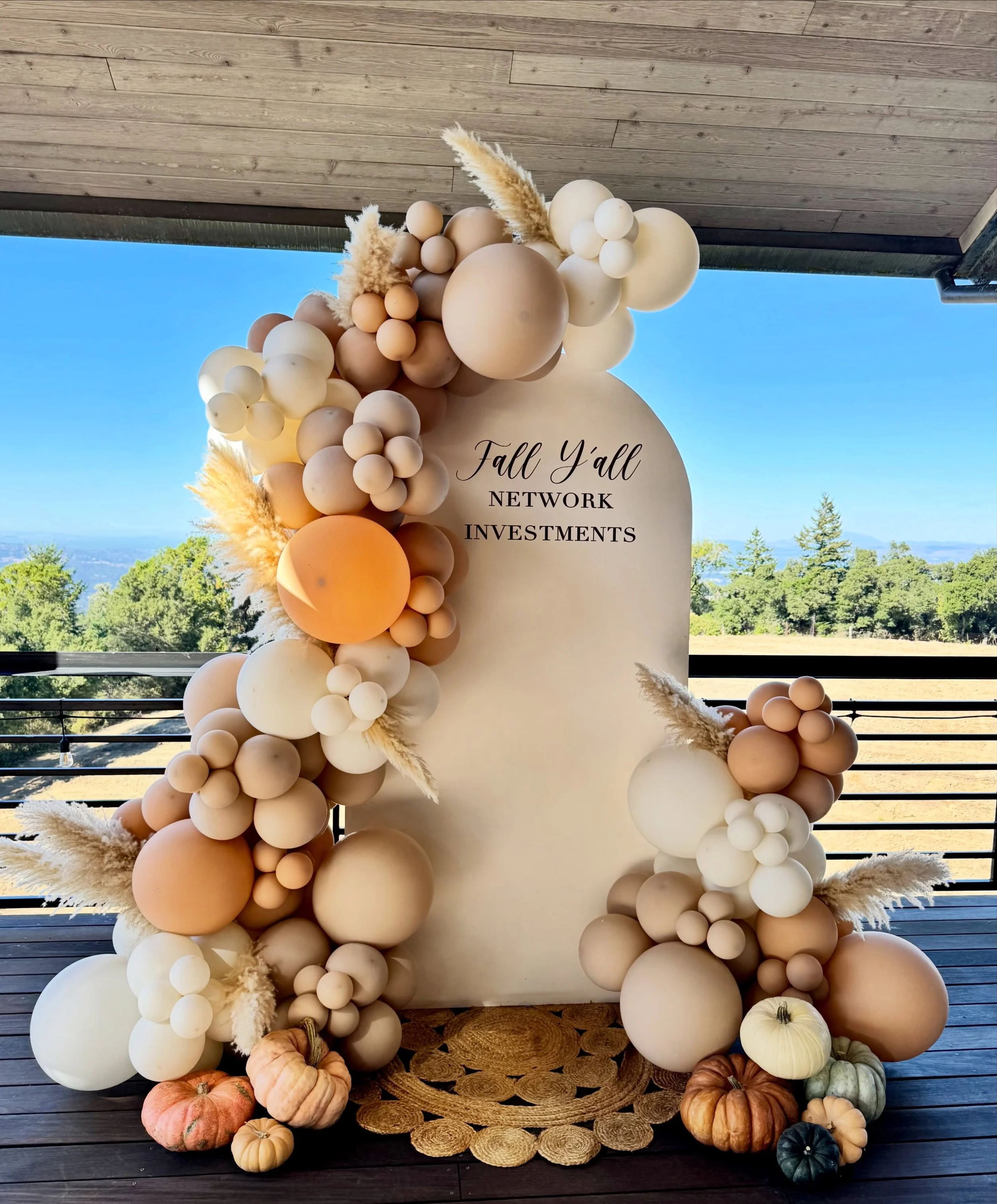 This was a fun collab with some of my favorite vendor friends! ✨ 

#BalloonDecor #CorporateEvents #CorporateBalloons #Meta #InflatedCreationsByBrittany