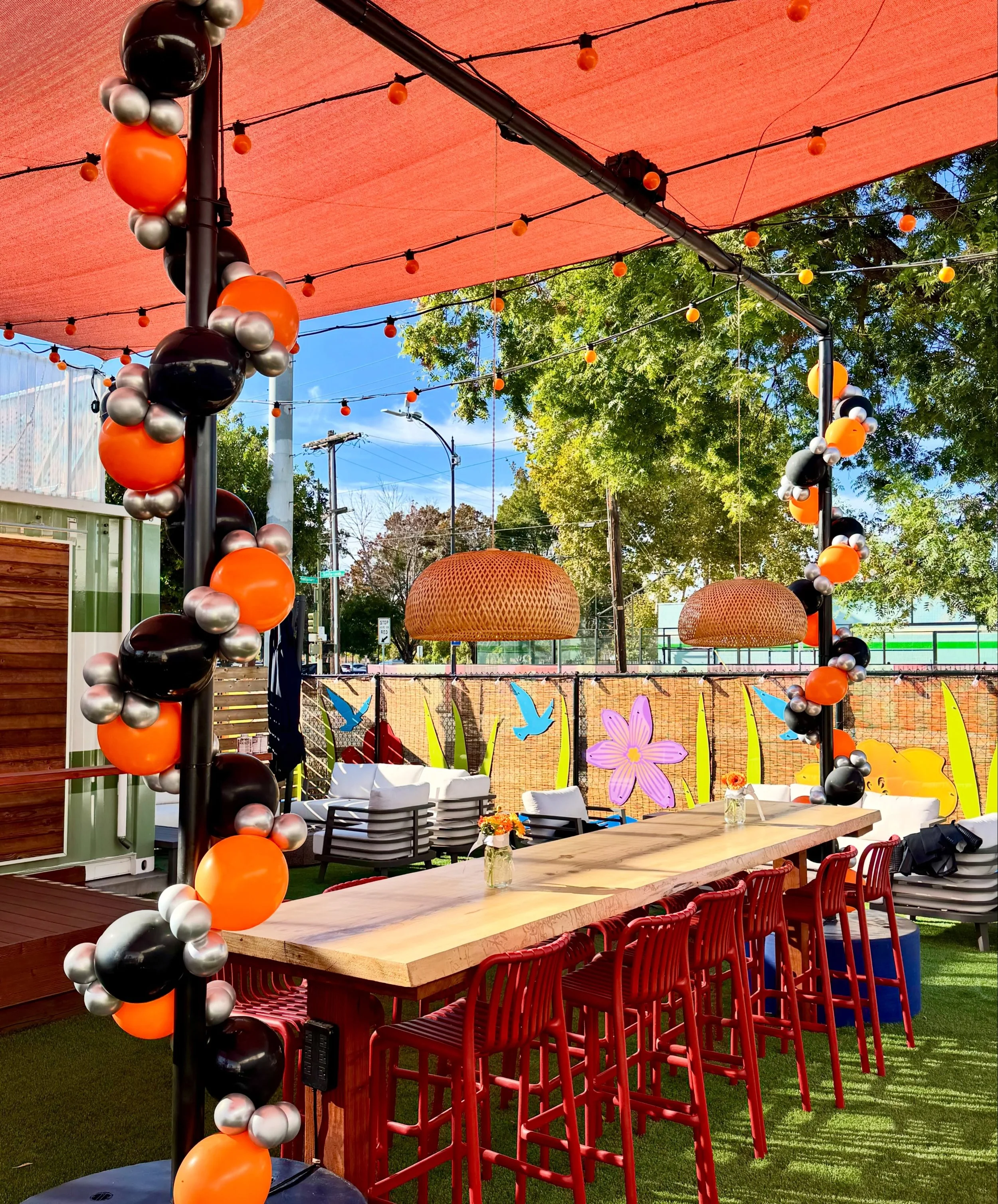Created some fun pieces for a High School Reunion over at @sparksocialsanjose! 

#ReunionBalloons #CustomBalloons #BayAreaBalloons #BalloonStylist #InflatedCreationsByBrittany