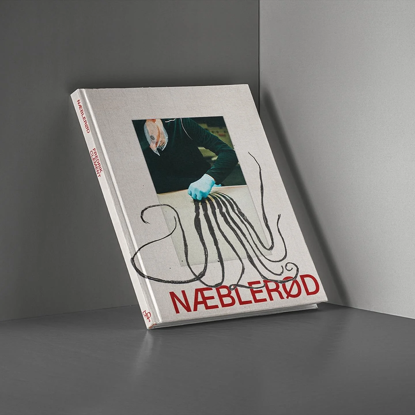 New book N&aelig;bler&oslash;d is now available for pre-order
I have photographed Frederik N&aelig;bler&oslash;d for three years. A wild journey!
Today, I am proud to share with you that the book is in print and ready for pre-order at a special price