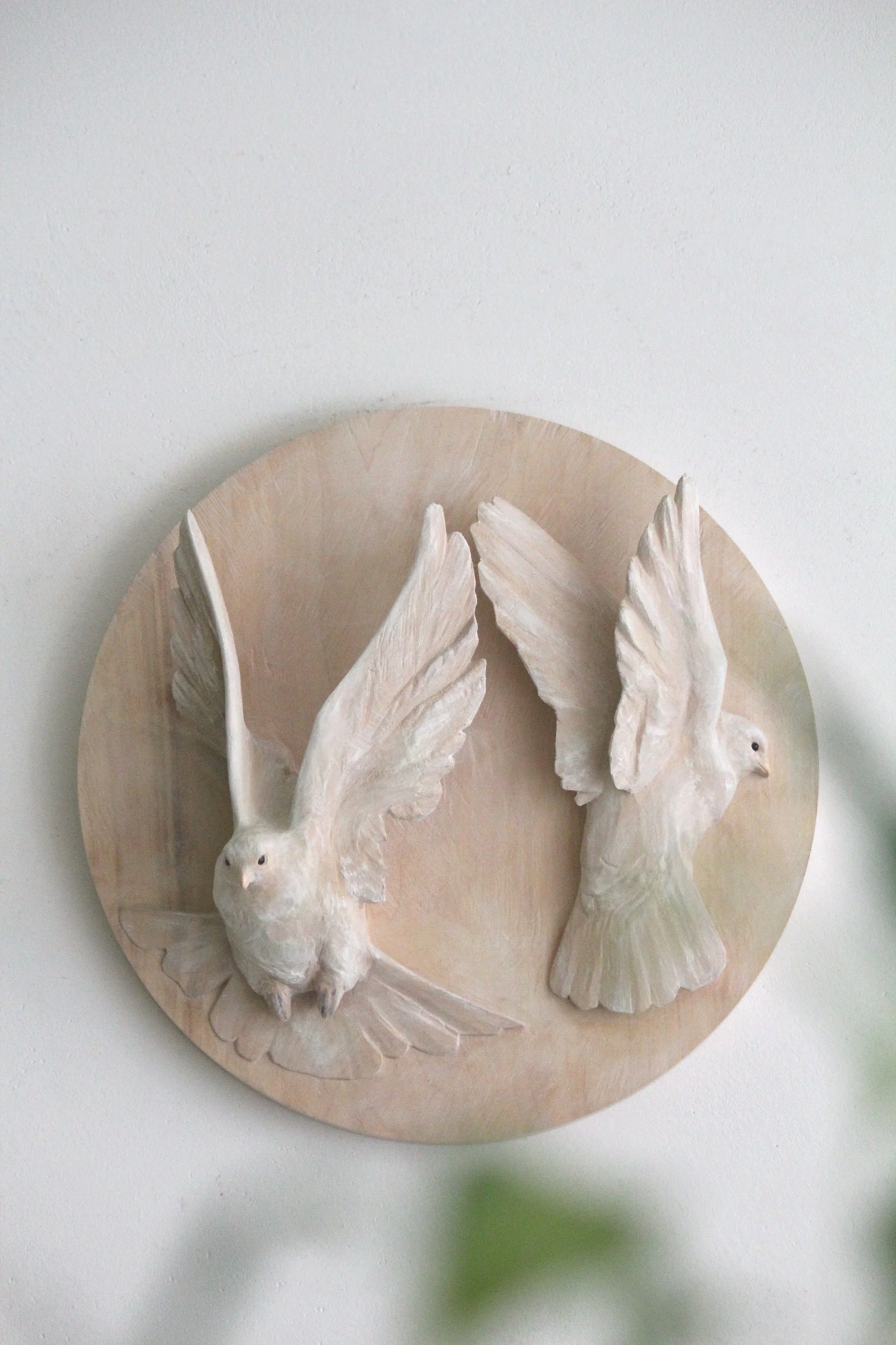 Tauben aus Linde von Gina Sommer, Atelier HOLZAB Holzbildhauerei Thun 