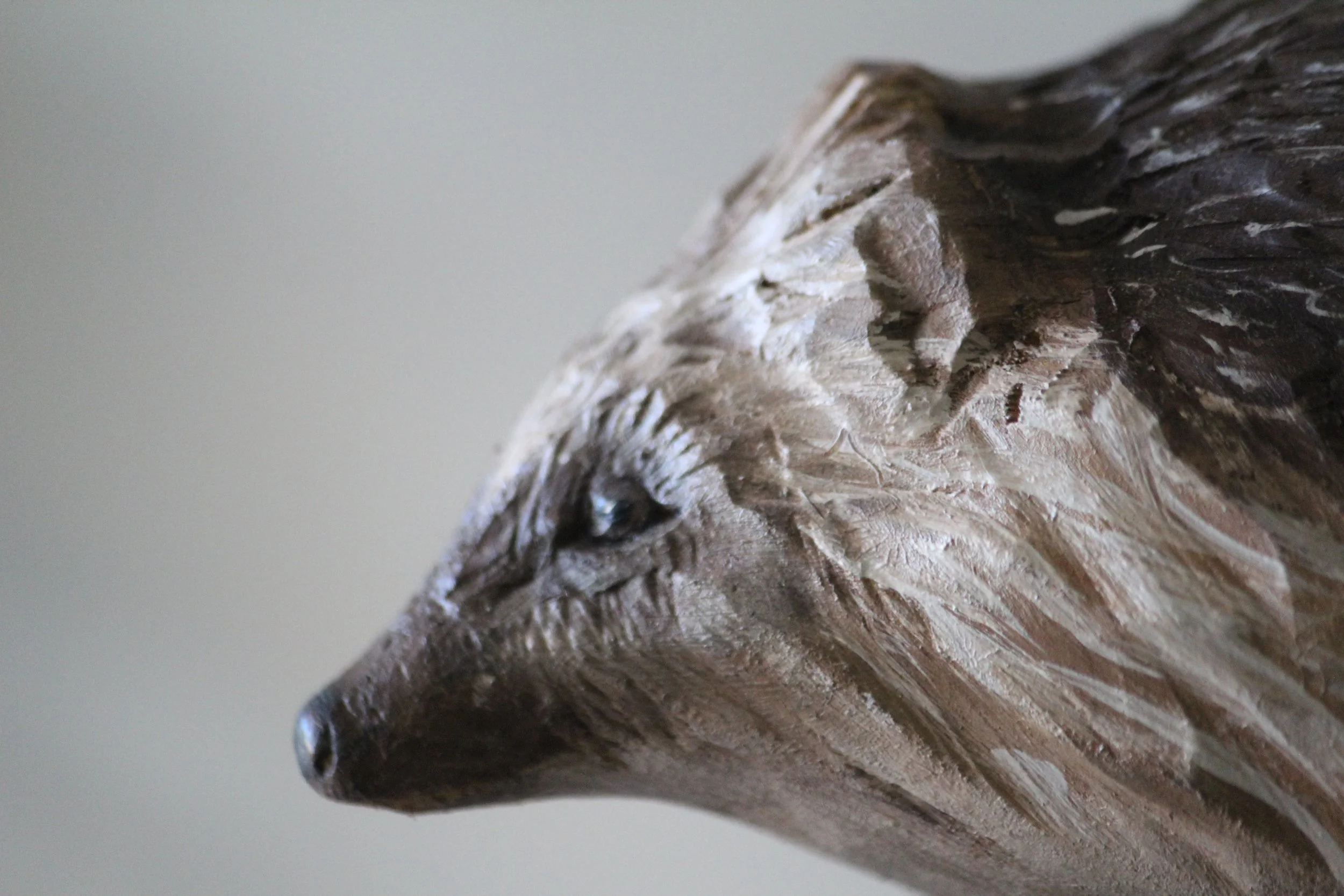 Igel aus Linde von Nadine Bircher, Atelier HOLZAB Holzbildhauerei Thun 