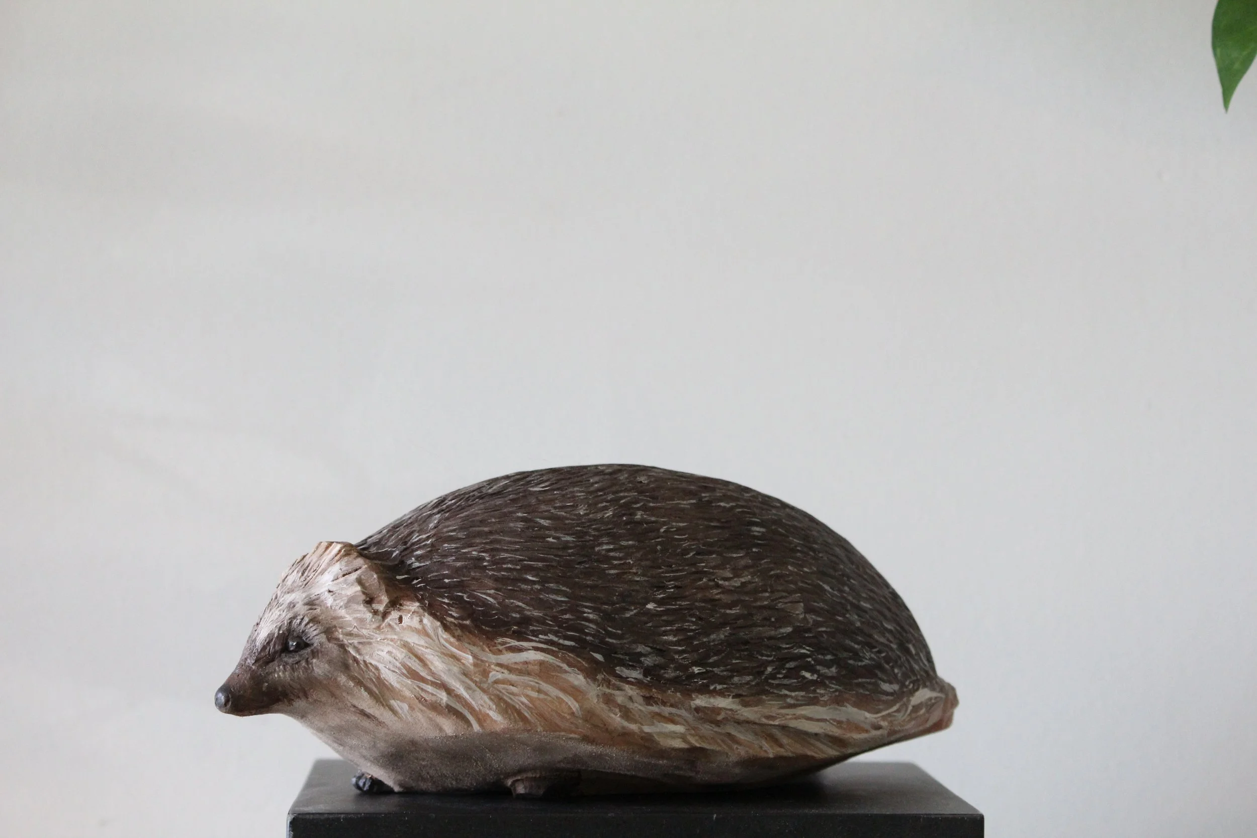 Igel aus Linde von Nadine Bircher, Atelier HOLZAB Holzbildhauerei Thun 