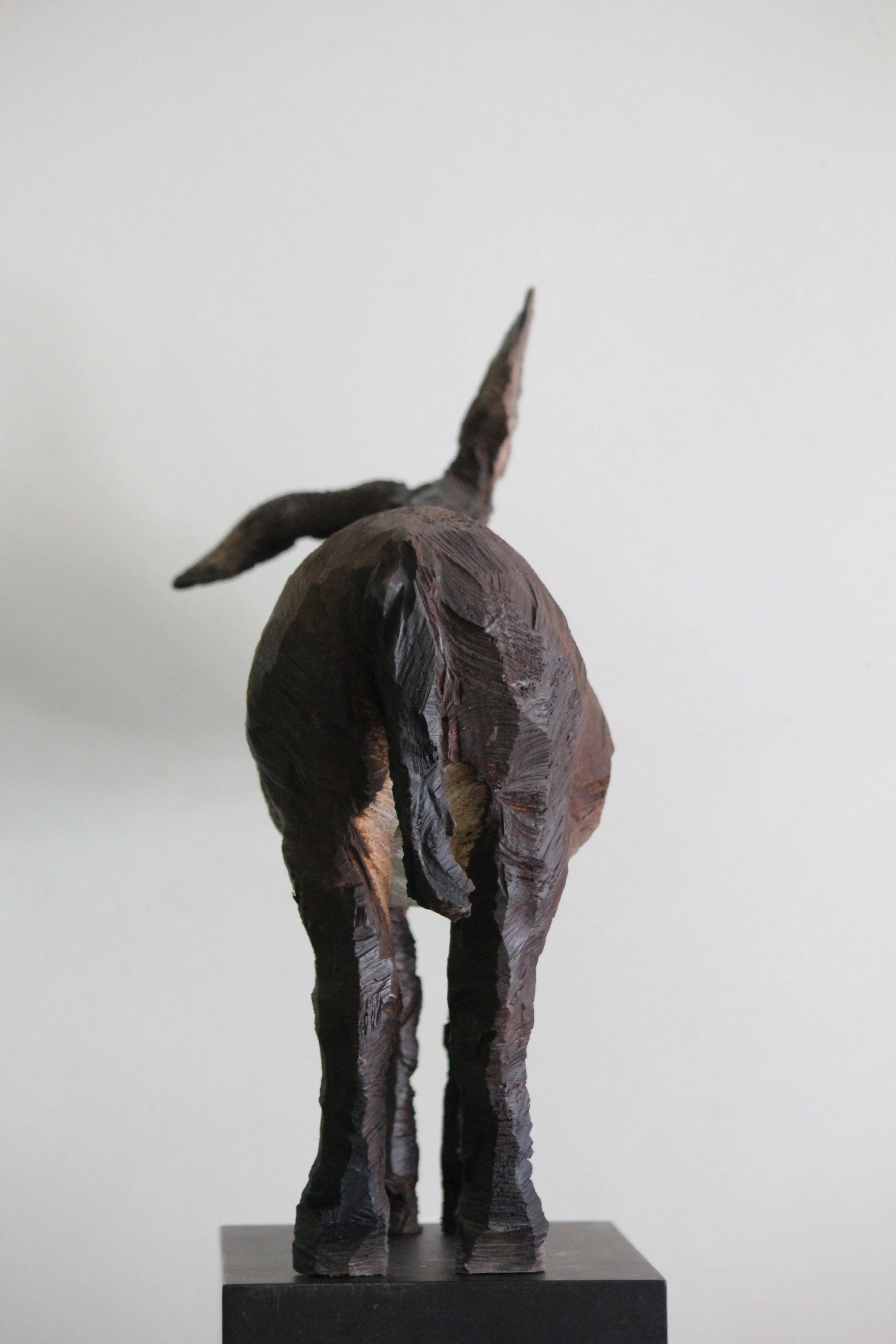 Esel aus Linde von Nadine Bircher, Atelier HOLZAB Holzbildhauerei Thun 