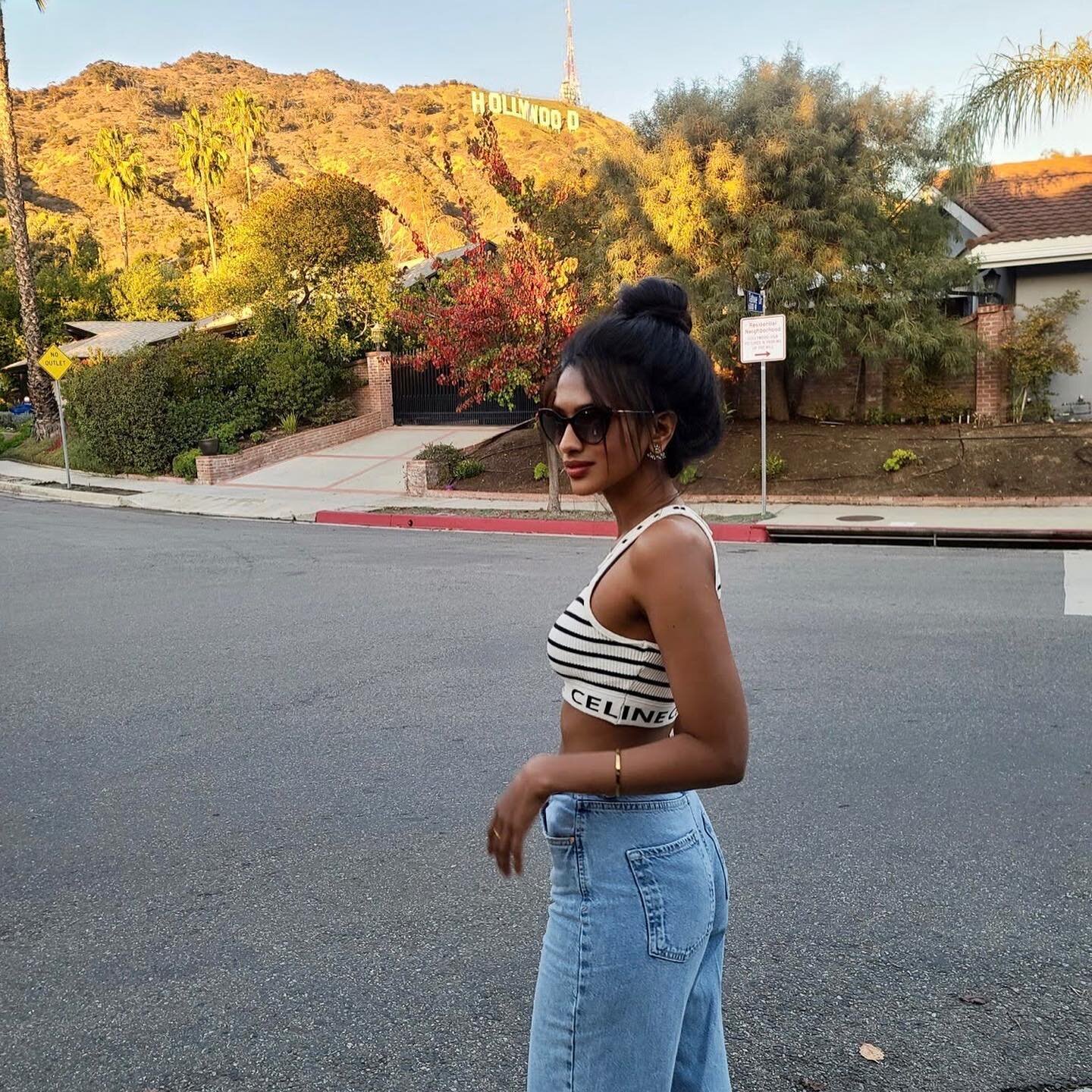 going places&hellip; ___________________________________________ #losangeles #hollywoodhills #beverlyhills #90210 #beverlyhills90210 #travelobsessed #girltravel #usatravel #california #californialove #celinecroptop #c&egrave;line #bluejeans #ootd #ou