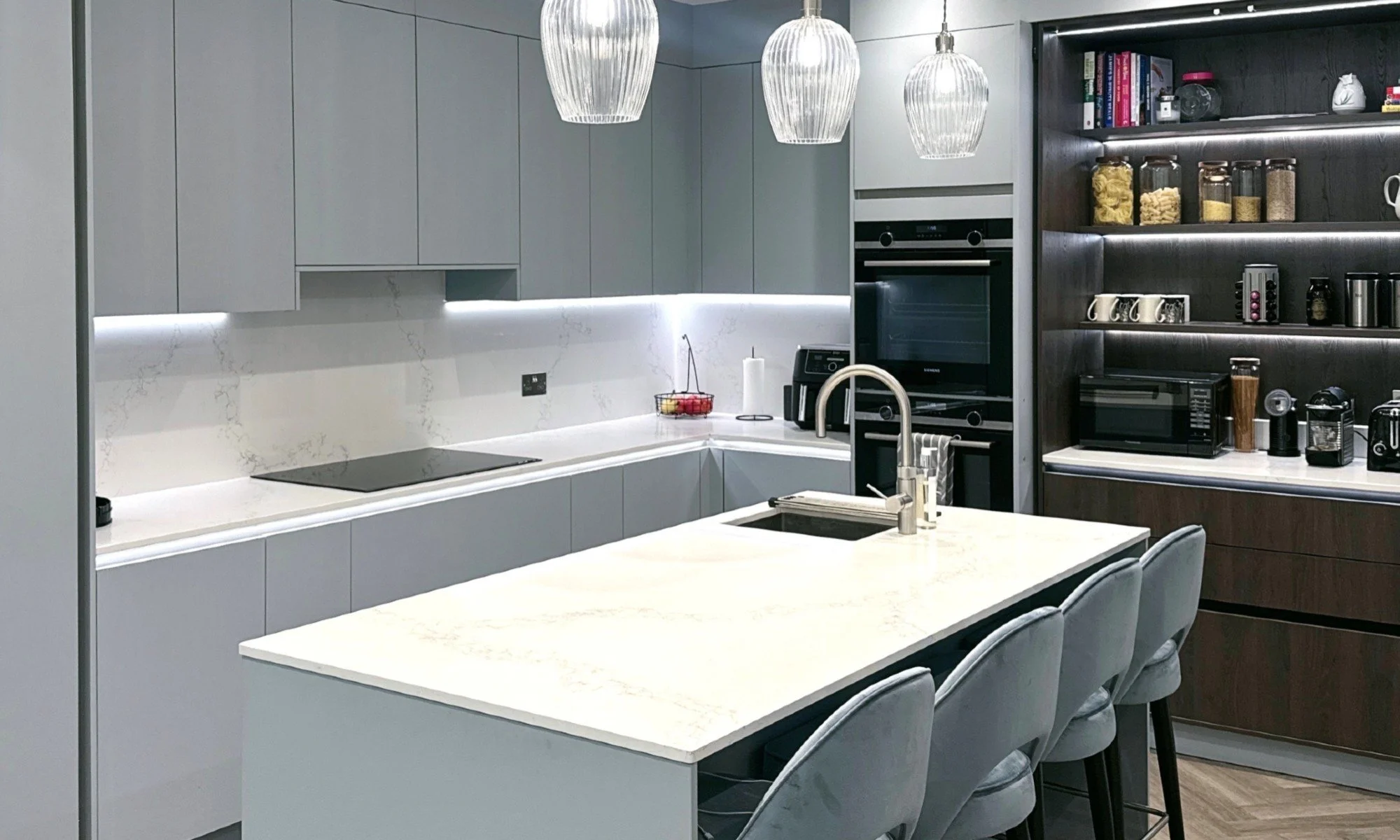 light grey modern kitchen with quartz worktop