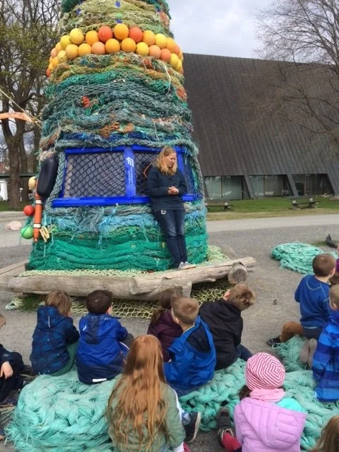 Fiskene dør av plastikksøppel...