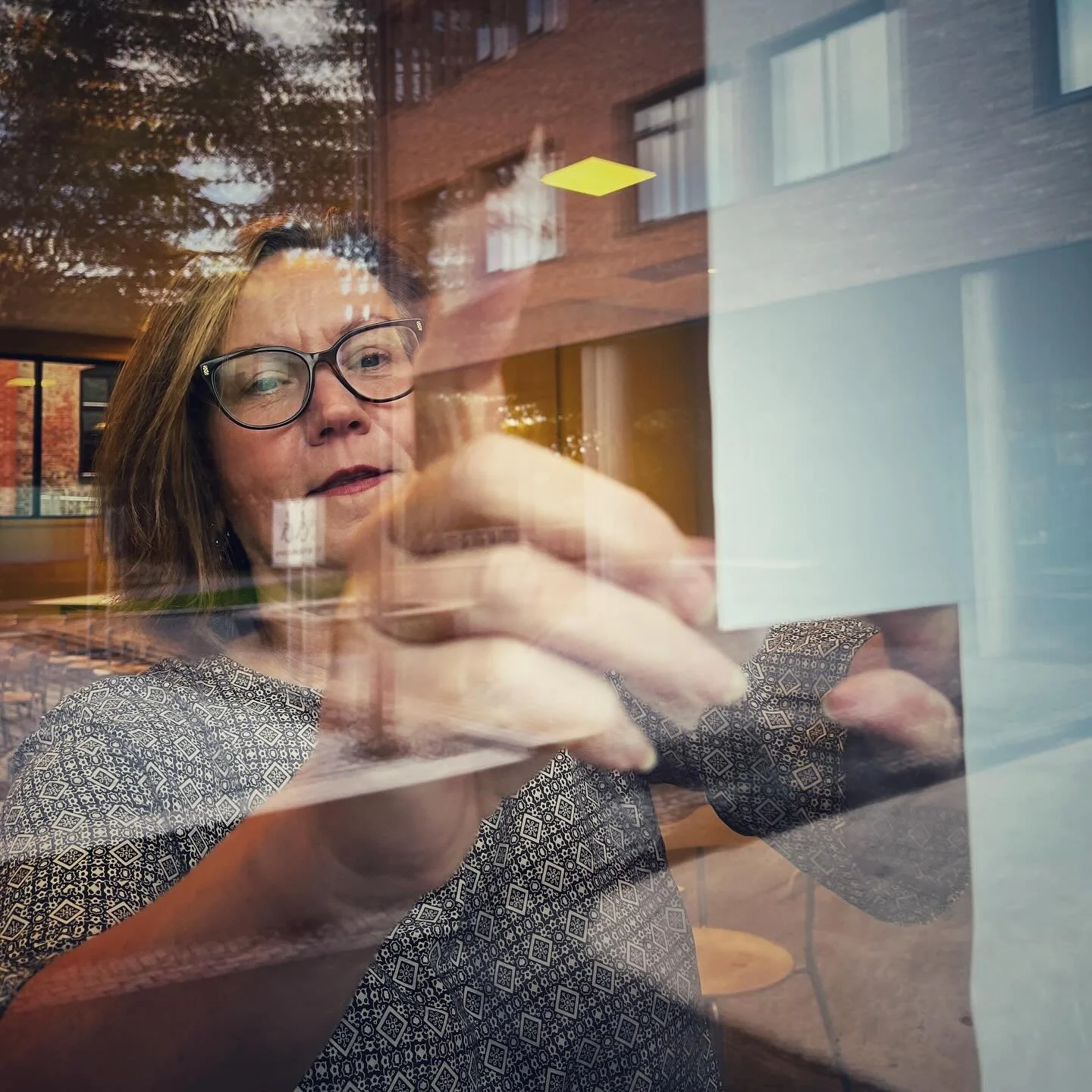 Vom Pult auf die Schulbank. Heute hie&szlig; es f&uuml;r unsere Lehrerinnen und Lehrer: Rollentausch. ✏️🗒️ Beim Fortbildungstag wurden die Pl&auml;tze gewechselt, neue Perspektiven eingenommen und viele frische Impulse gesammelt. 📚☕️ Aldri ferdig u