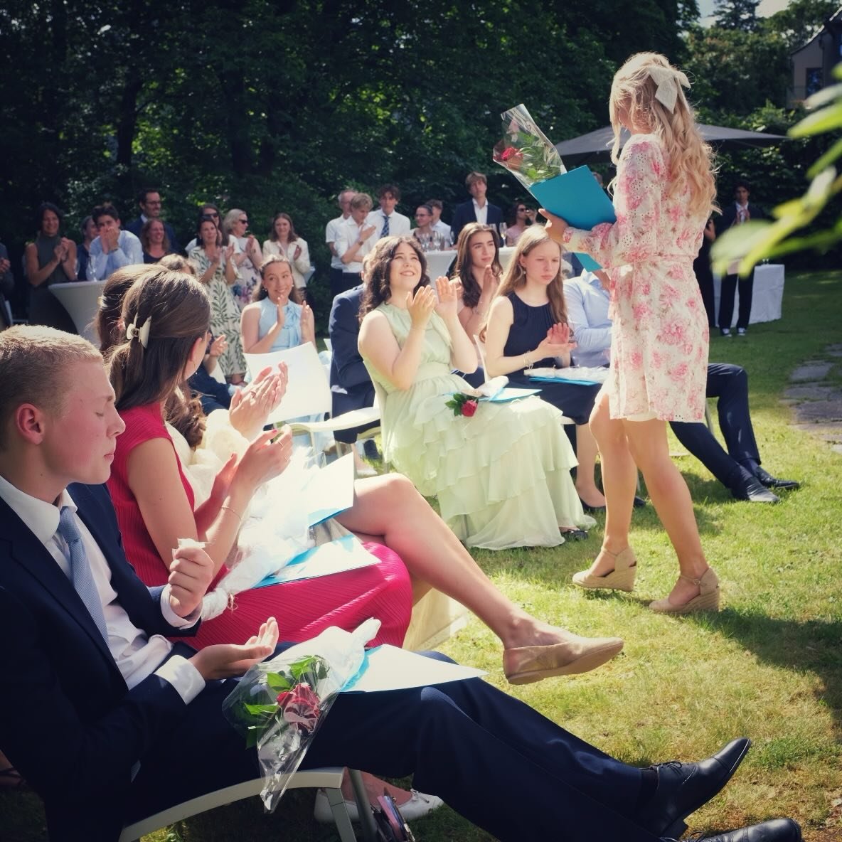 🎓 Ein Kapitel geht zu Ende, viele neue beginnen. In der Residenz der deutschen Botschafterin in Oslo haben wir heute unsere Abiturient:innen verabschiedet und auf eine unvergessliche Schulzeit angesto&szlig;en. Wir w&uuml;nschen euch R&uuml;ckenwind