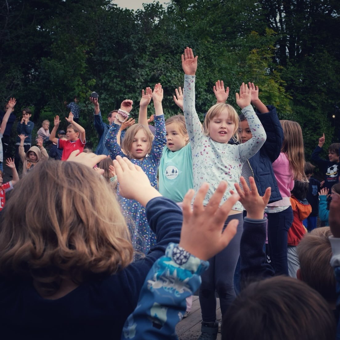 K&ouml;nnt ihr die T&auml;tigkeiten den Ereignissen der letzten Schulwoche richtig zuordnen? 🤔

A) Versammeln 🚨 &ndash; B) Ernten 🌽&ndash; C) Fechten 🤺 &ndash; D) Klettern 🌳&ndash; E) Tanzen 🕺

Klassenstunde zum Thema Differenzierung (1), Besuc