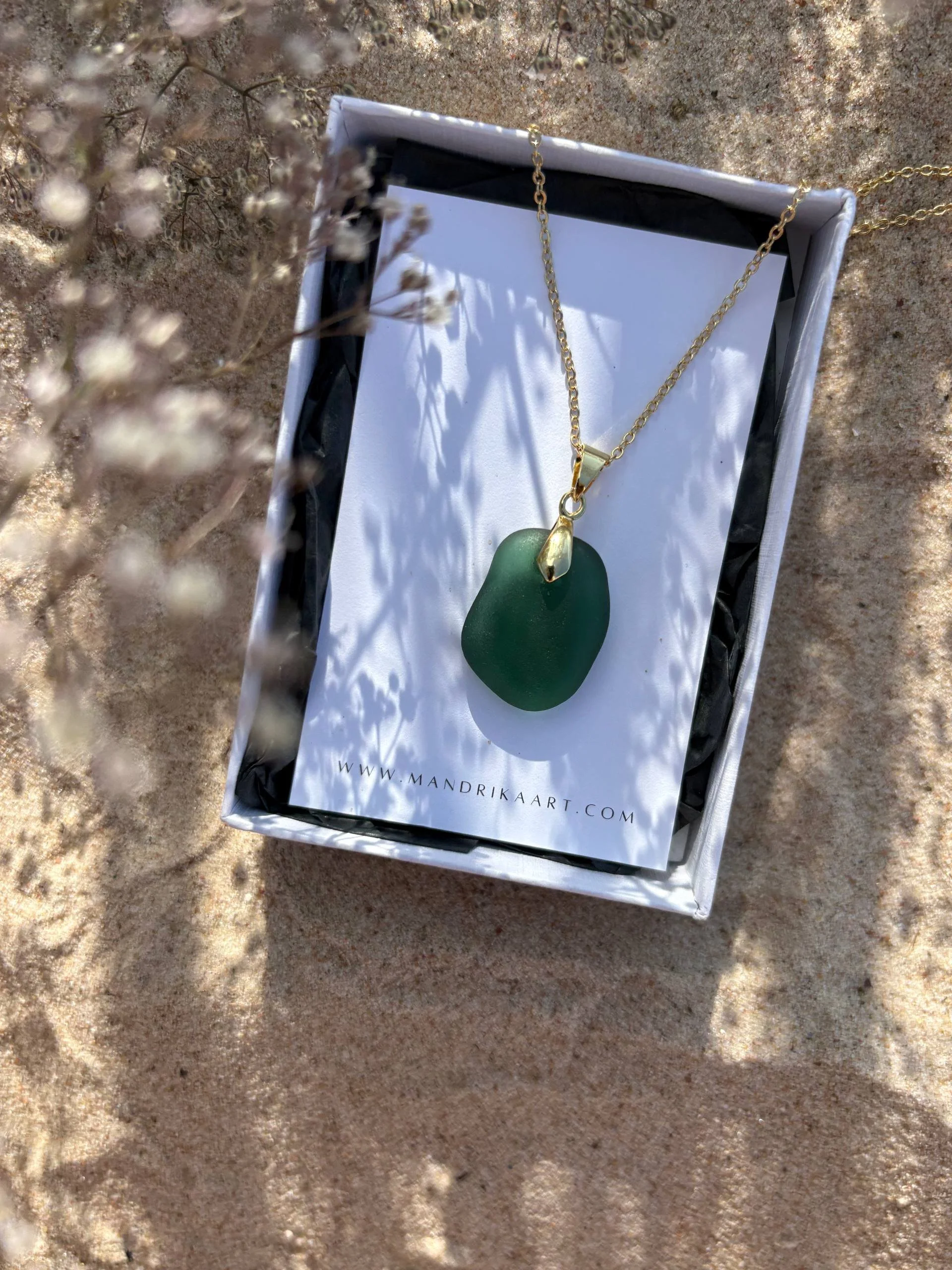 Green-sea-glass-2.jpg