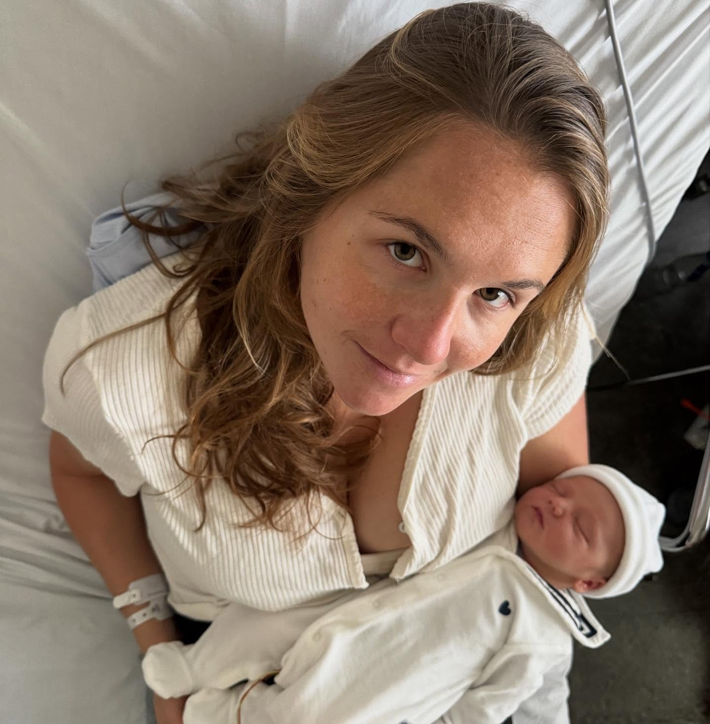 Lundi 20 octobre nous avons eu la chance de rencontrer notre petit No&eacute; qui s&rsquo;&eacute;tait bien fait attendre 🥰 quel bonheur de rencontrer ce petit gar&ccedil;on parfait et commencer une vie &agrave; 3 ! 

On attend avec impatience le re