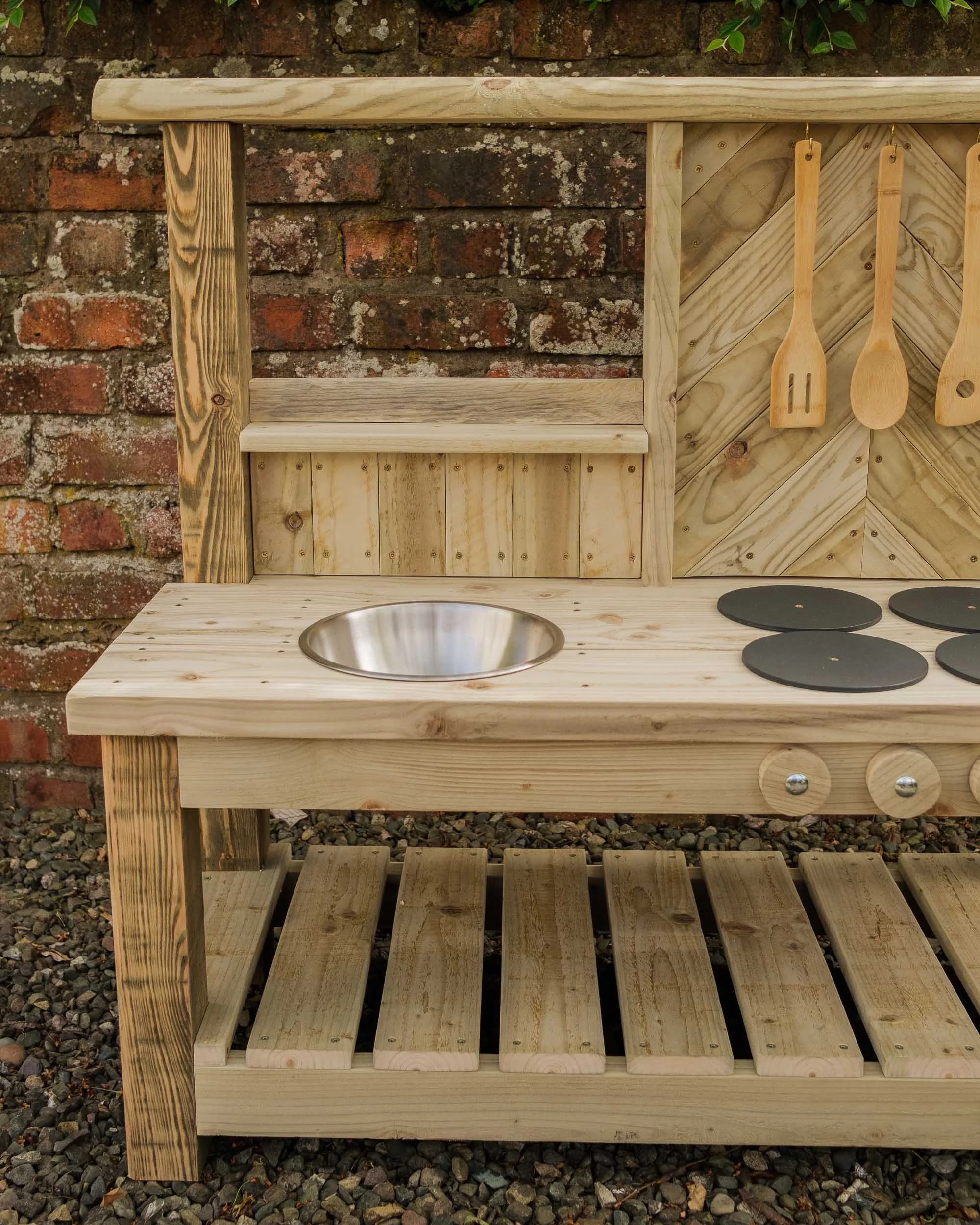 grovewood-handcrafted-wooden-mud-kitchen-shropshire-close--DSCF1867.jpg