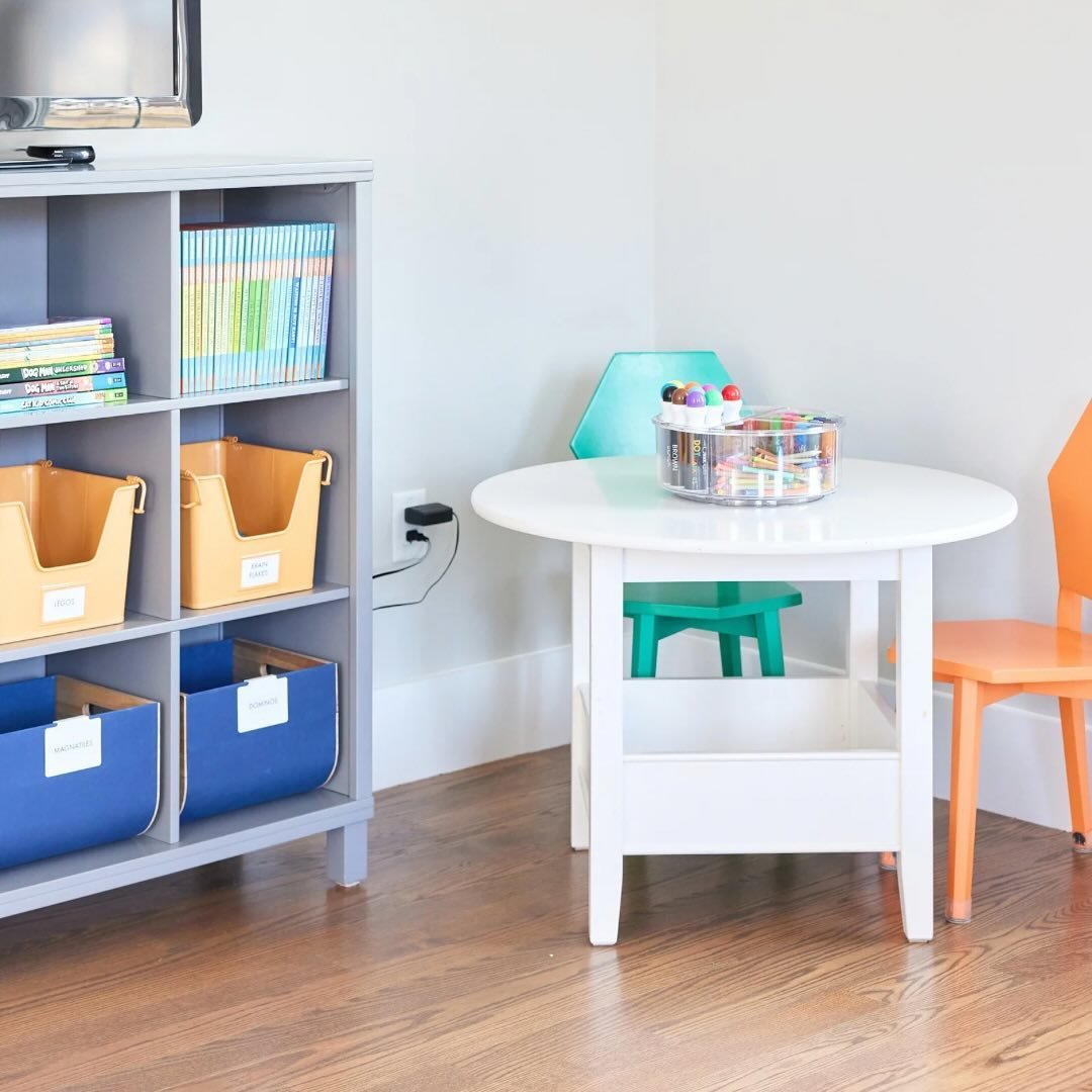 As professional organizers, we&rsquo;re all about creating playful and functional spaces that will grow with your child. 🌈 

One way we do this is by embracing the concept of &ldquo;less is more&rdquo;. By keeping designs simple and items to a minim