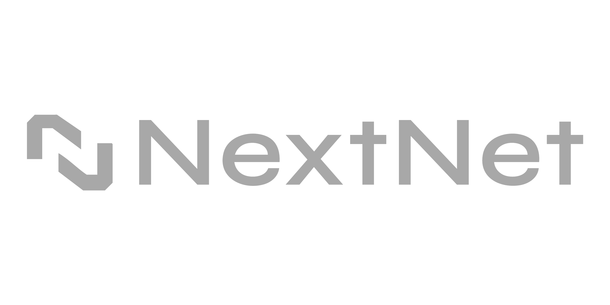 Das Bild zeigt das Logo von NextNet, bestehend aus einem hexagonalen Symbol auf der linken Seite und dem Schriftzug ‚NextNet‘ in grauer Schrift daneben.