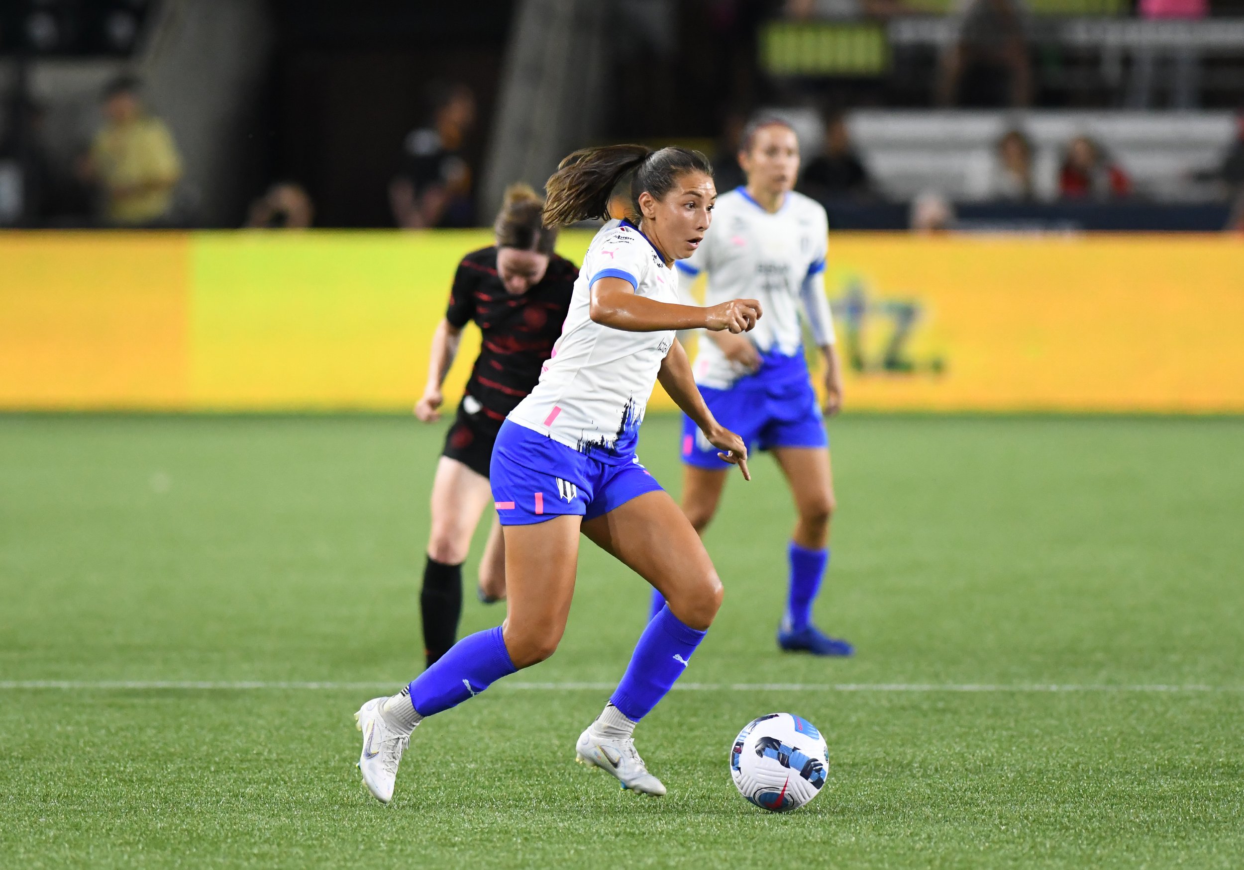 Houston Dash sign Katy native Bárbara Olivieri