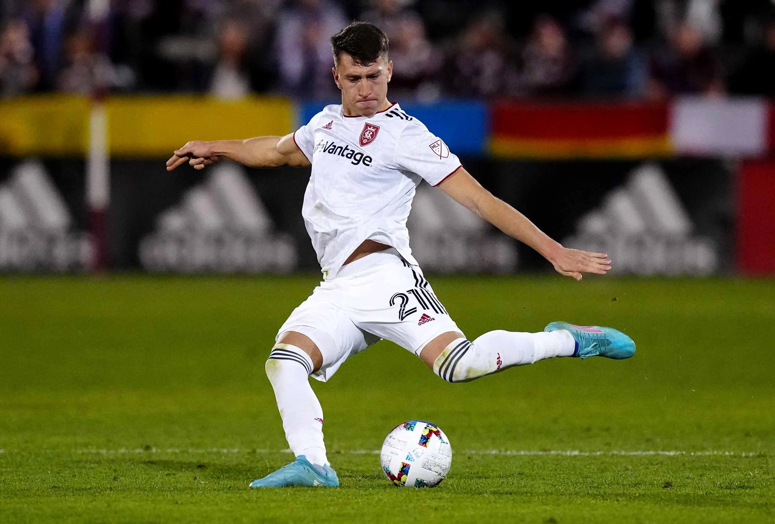 Dynamo sign defender Tate Schmitt