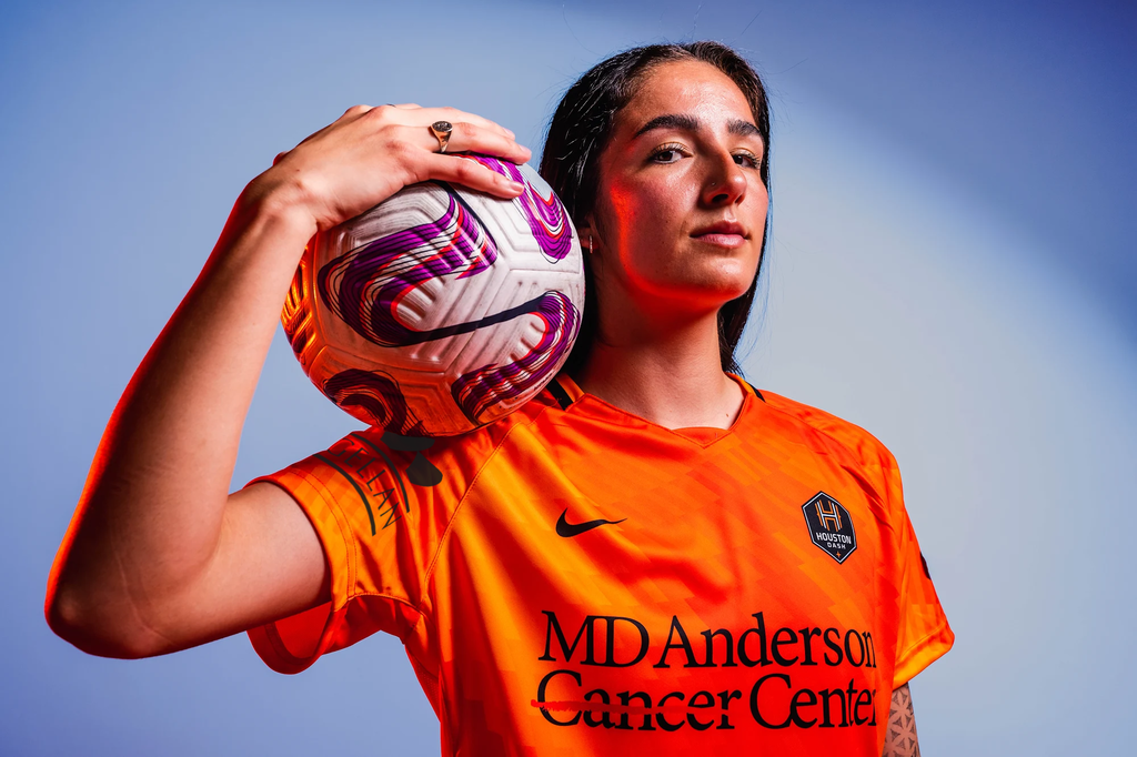Houston Dash unveil La Estrella