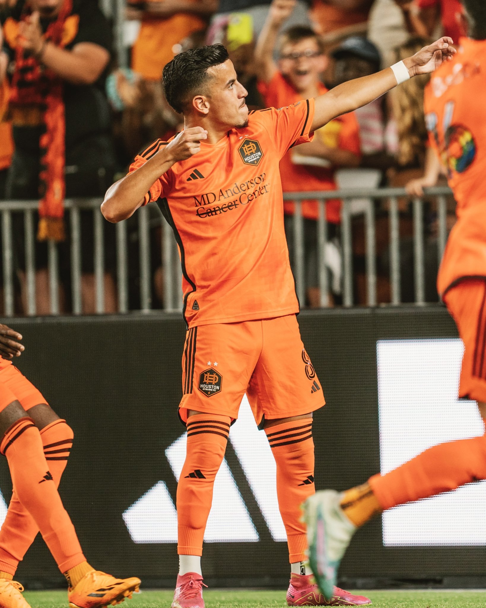 Dynamo dominate LAFC in statement win