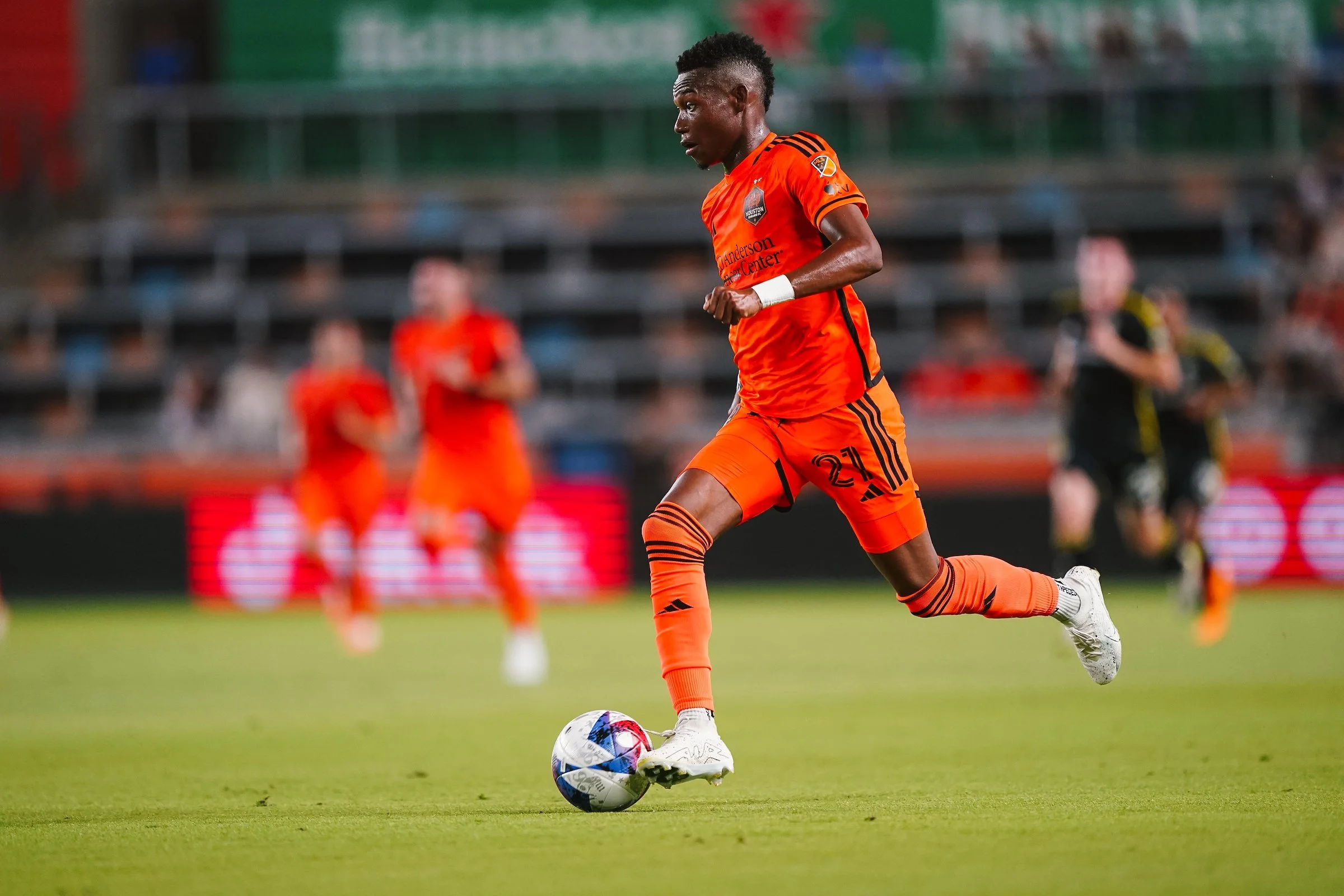 Dynamo continue flying form with 2-0 win over Columbus Crew