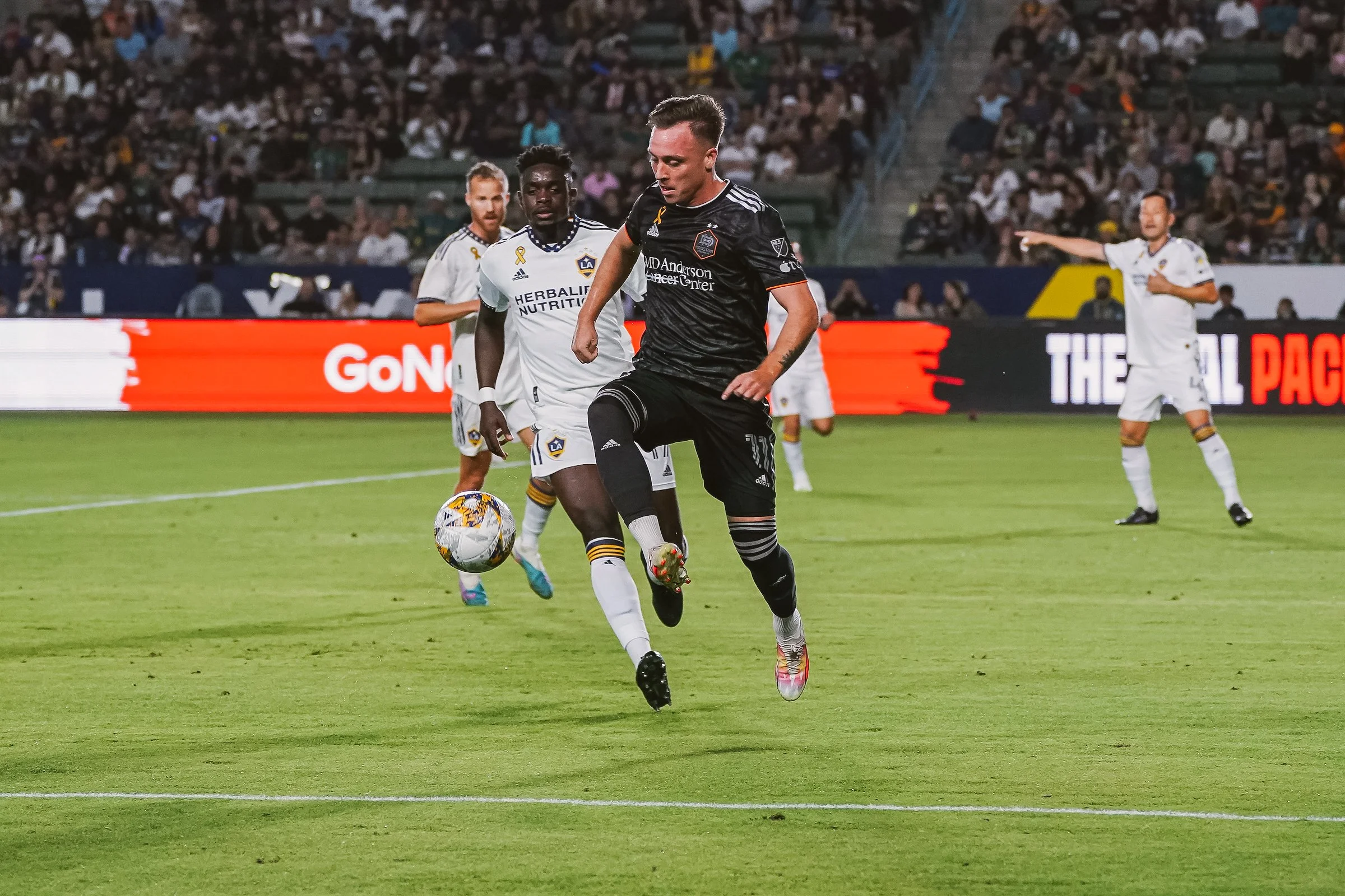 Dynamo earn point in scoreless draw with LA Galaxy