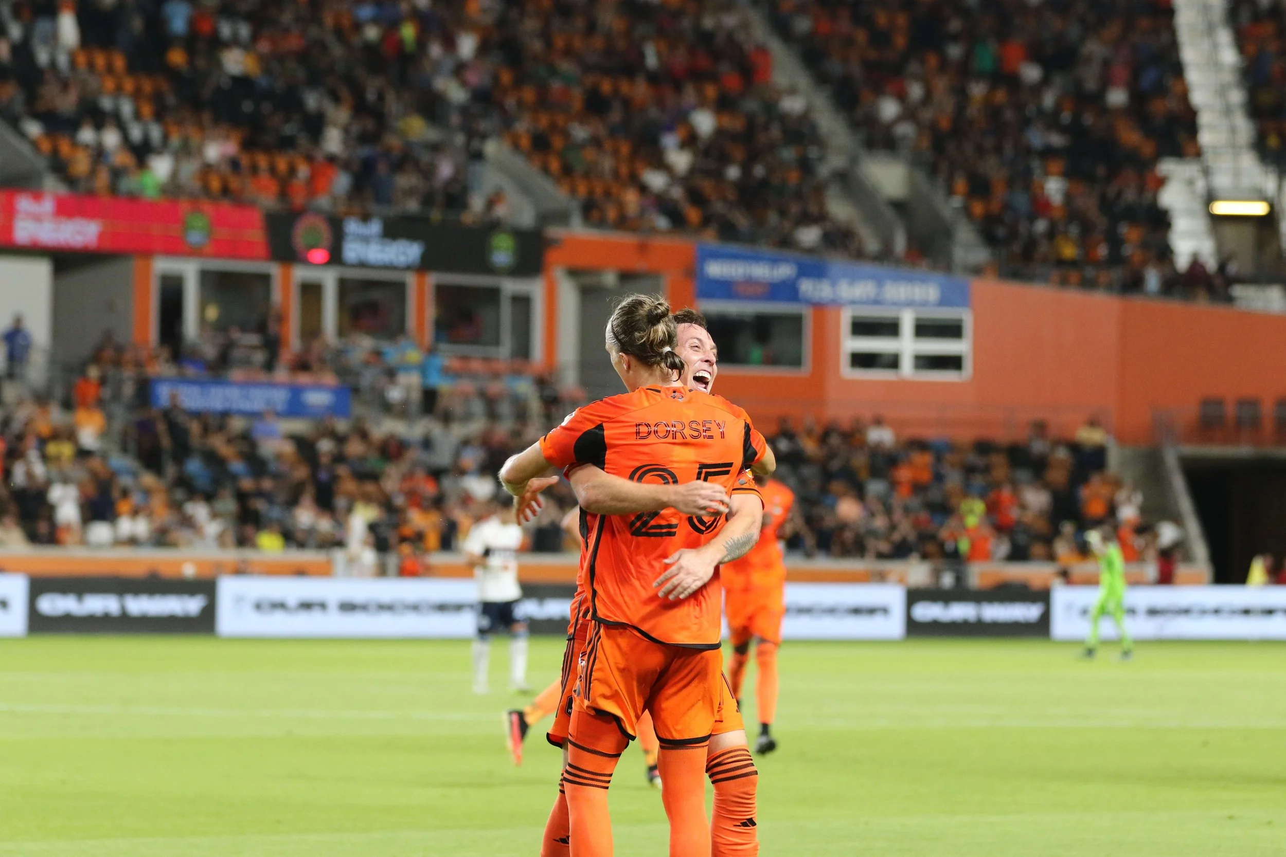 Dynamo demolish Whitecaps to inch closer to playoffs