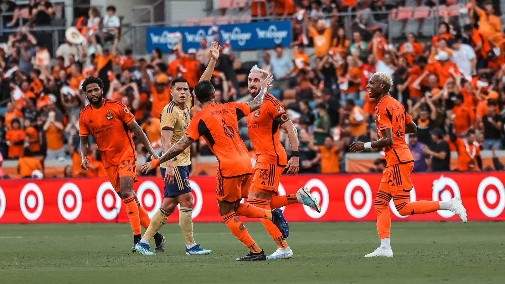 Dynamo try to close out first round series: What to watch for