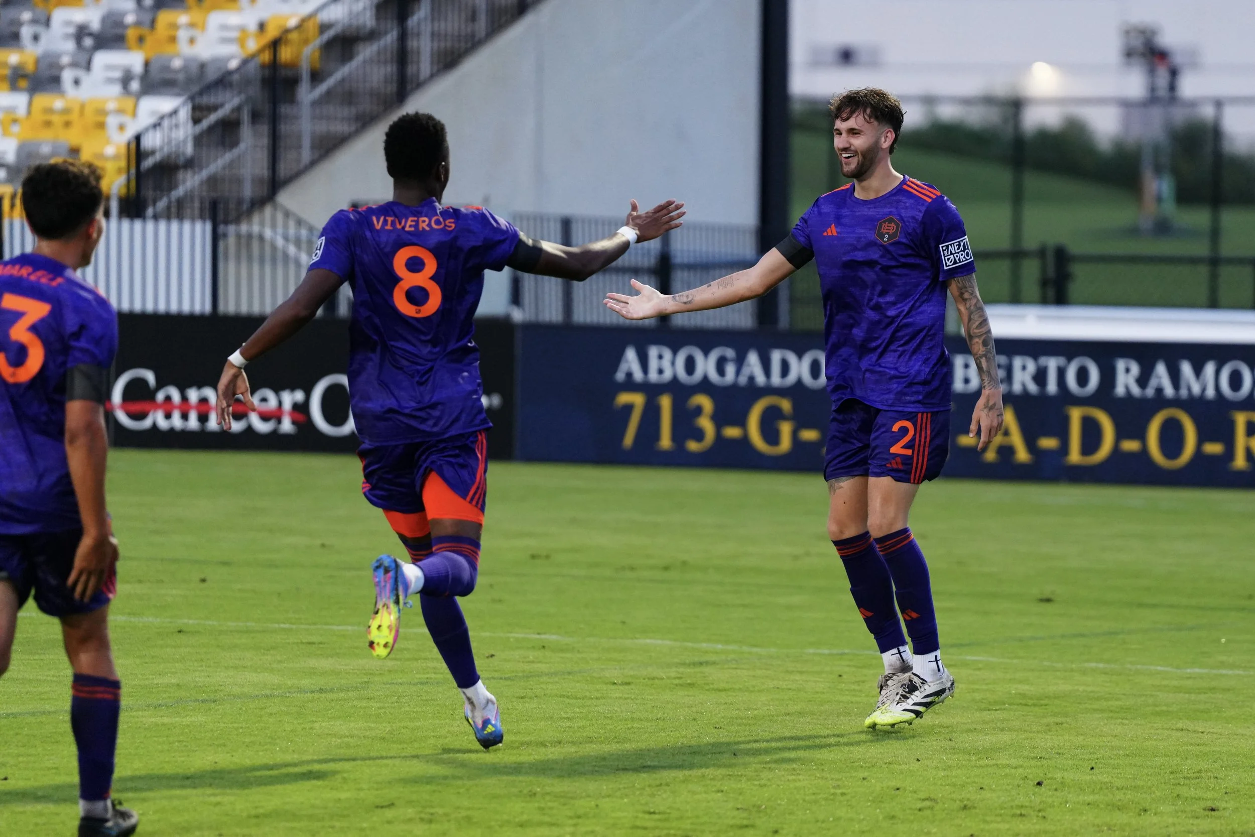 Dynamo 2sday: Dos dominate rival North Texas