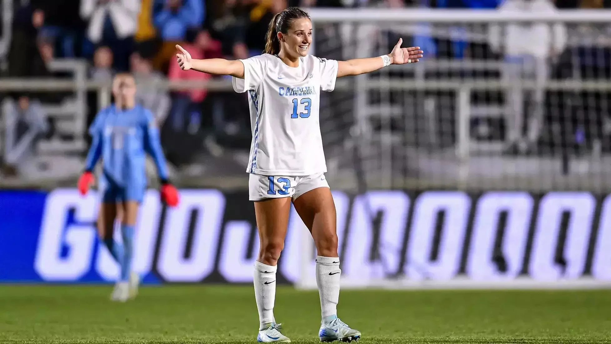 Houston Dash sign North Carolina forward Kate Faasse