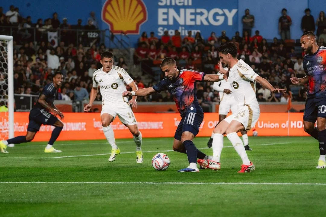 Diez, luego nueve, y siempre de pie