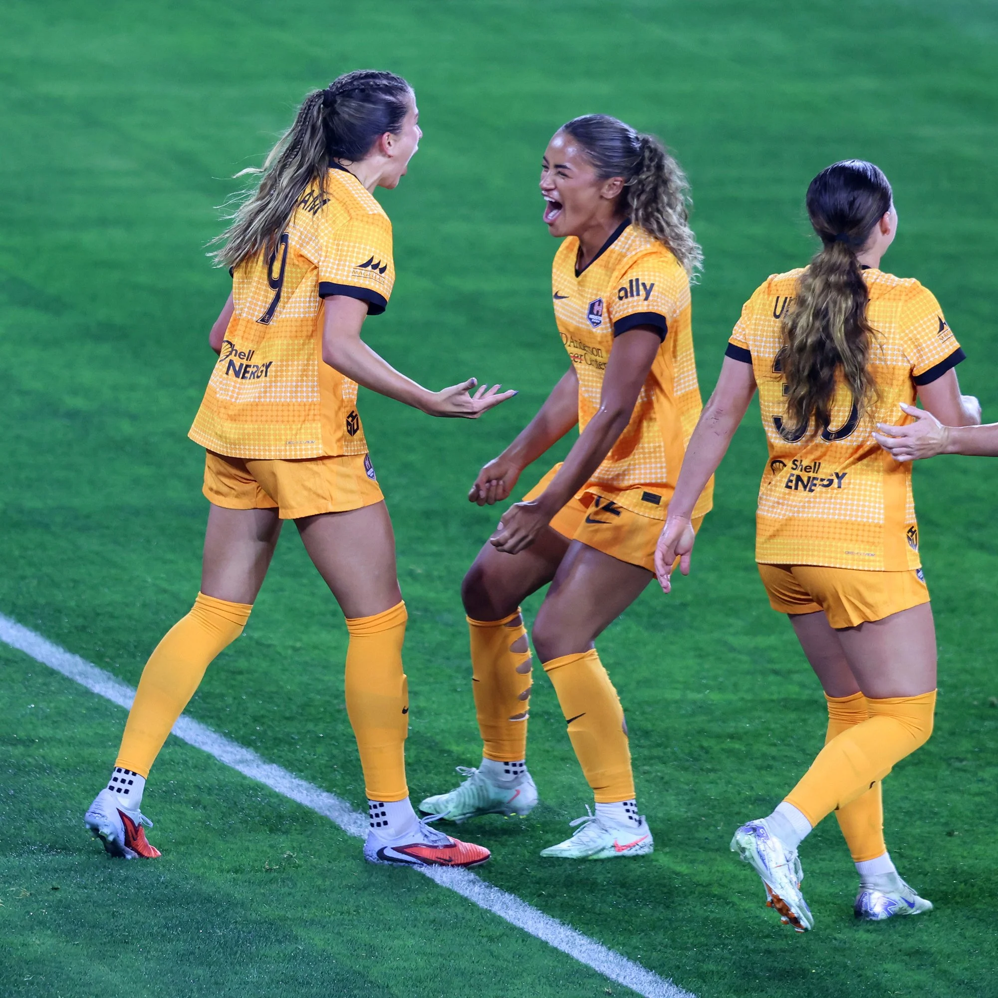 Houston Dash Fall 2–1 After Second-Half Surge from Angel City