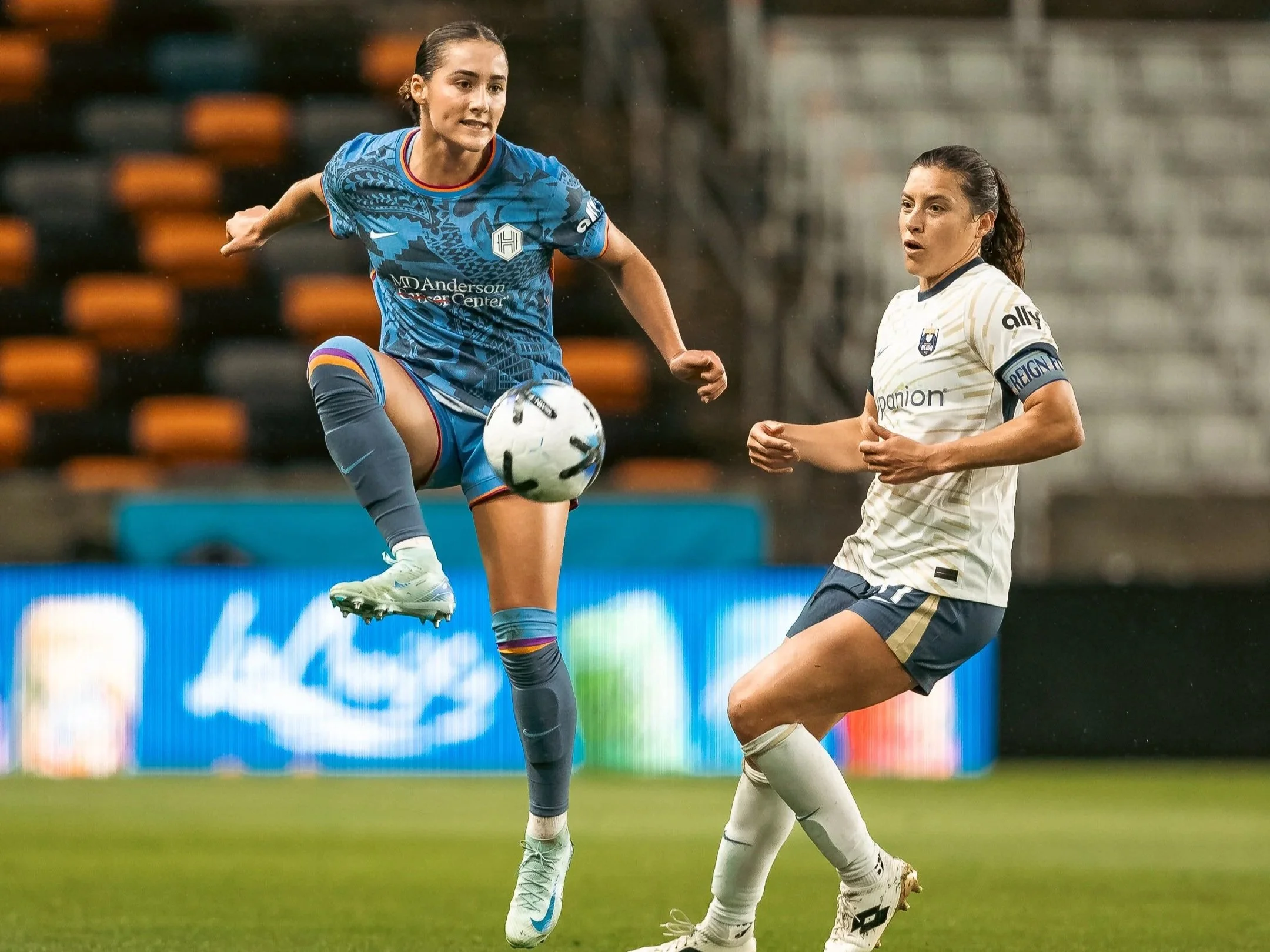 Houston Dash Earn Point at Soggy Shell Energy Stadium