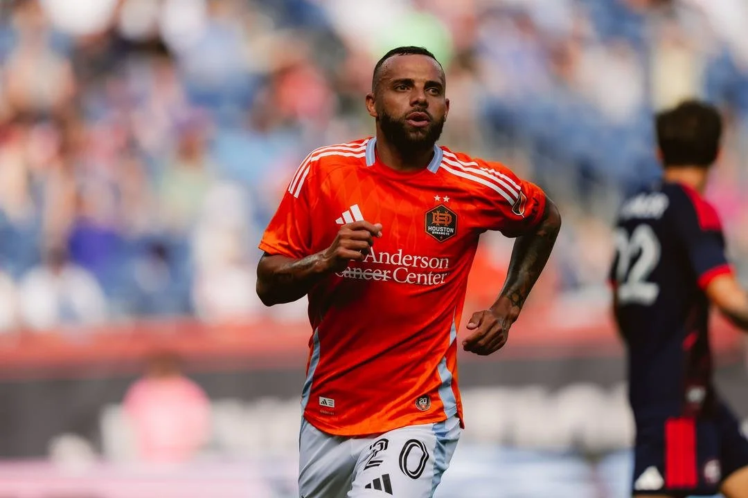 Golpe fuerte en Foxborough: el Dynamo gana 2-0 y ya está a solo 2 del líder