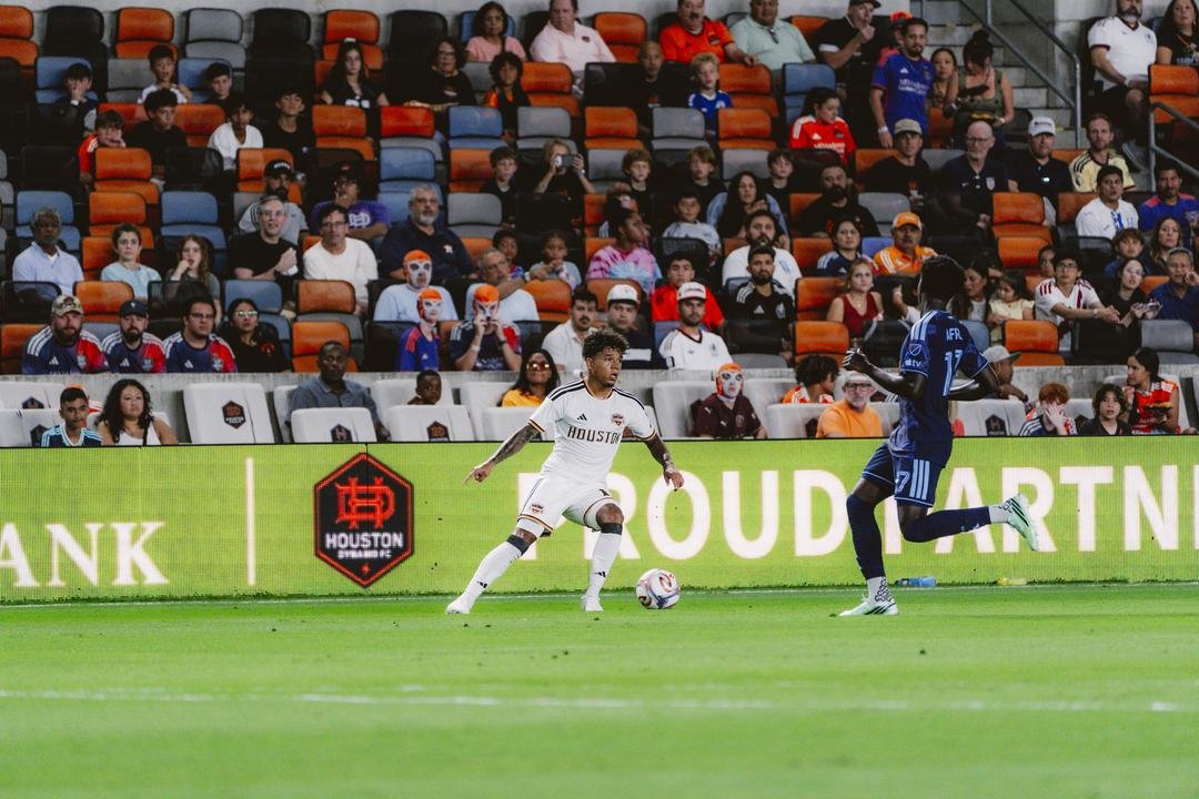 Sin nueve y sin respuestas: Houston regaló cinco puntos en casa