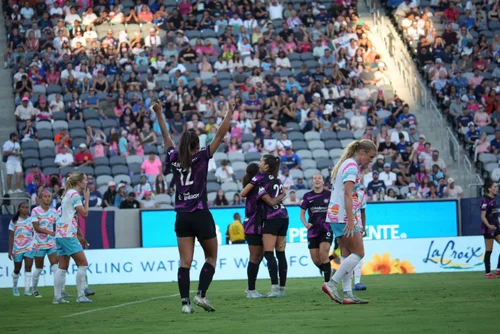 Houston Dash Extend Unbeaten Streak, Stun San Diego Wave 3-0 — Bayou ...