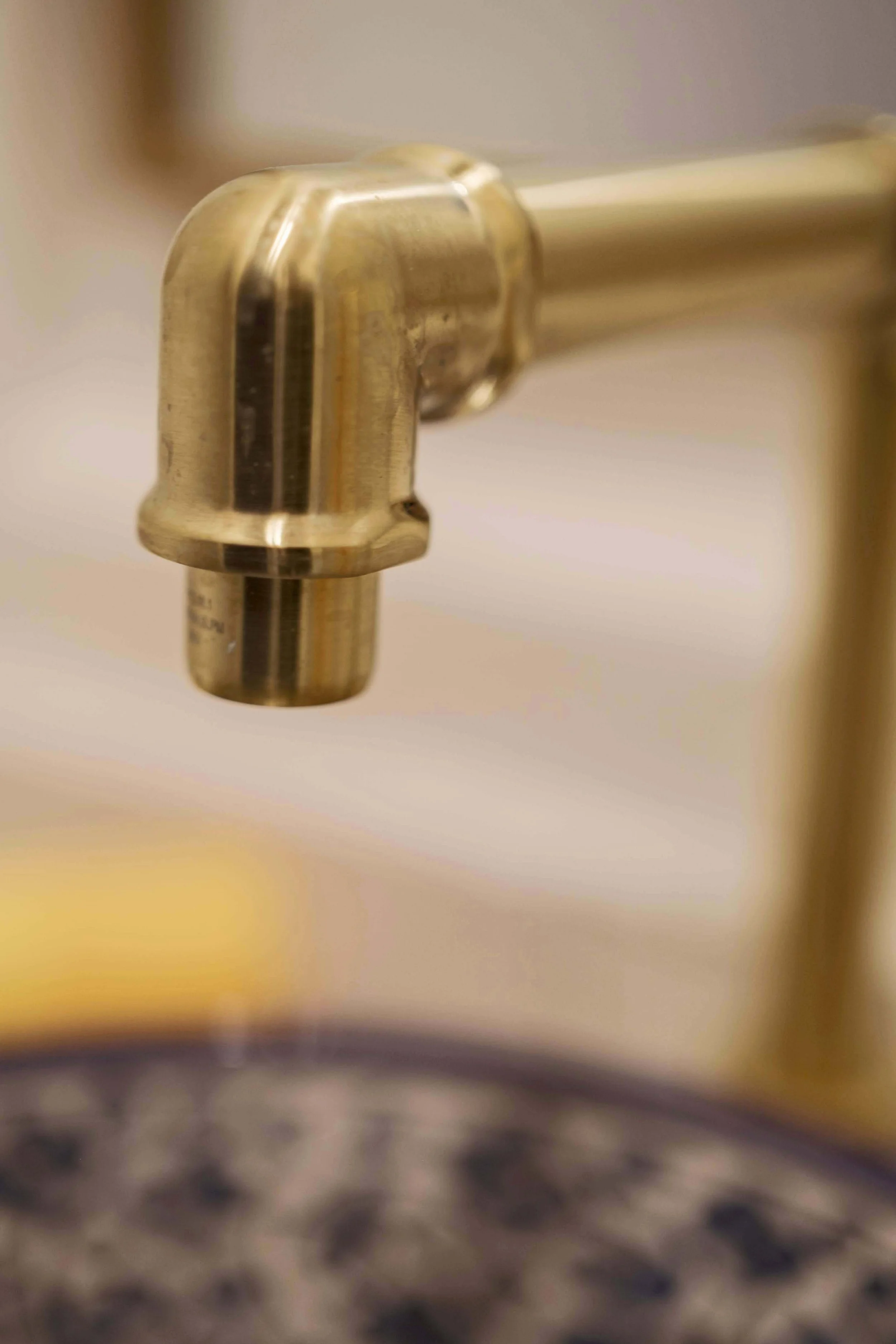 A close up of the brass faucet.
