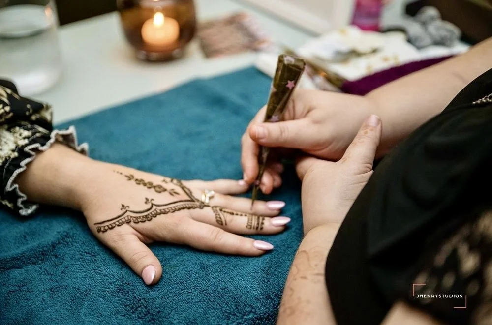 hala-maria-henna-action-shot-sangeet-mehndi-jhenrystudio.JPG