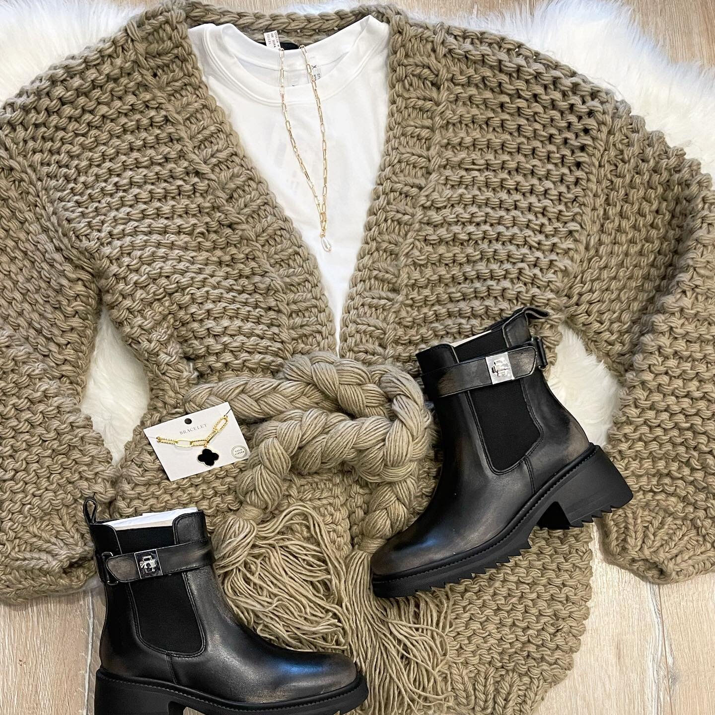 Get cozy with #vanillaskystores this fall🍁🍂

DM us to order and follow us to be the first to hear about our new arrivals, sales, giveaways, and more!
.

.

.

#vanillaskystores #shopnow #ootd #fashioninspo #outfitinspo #haul #fashioninsta #fashionm