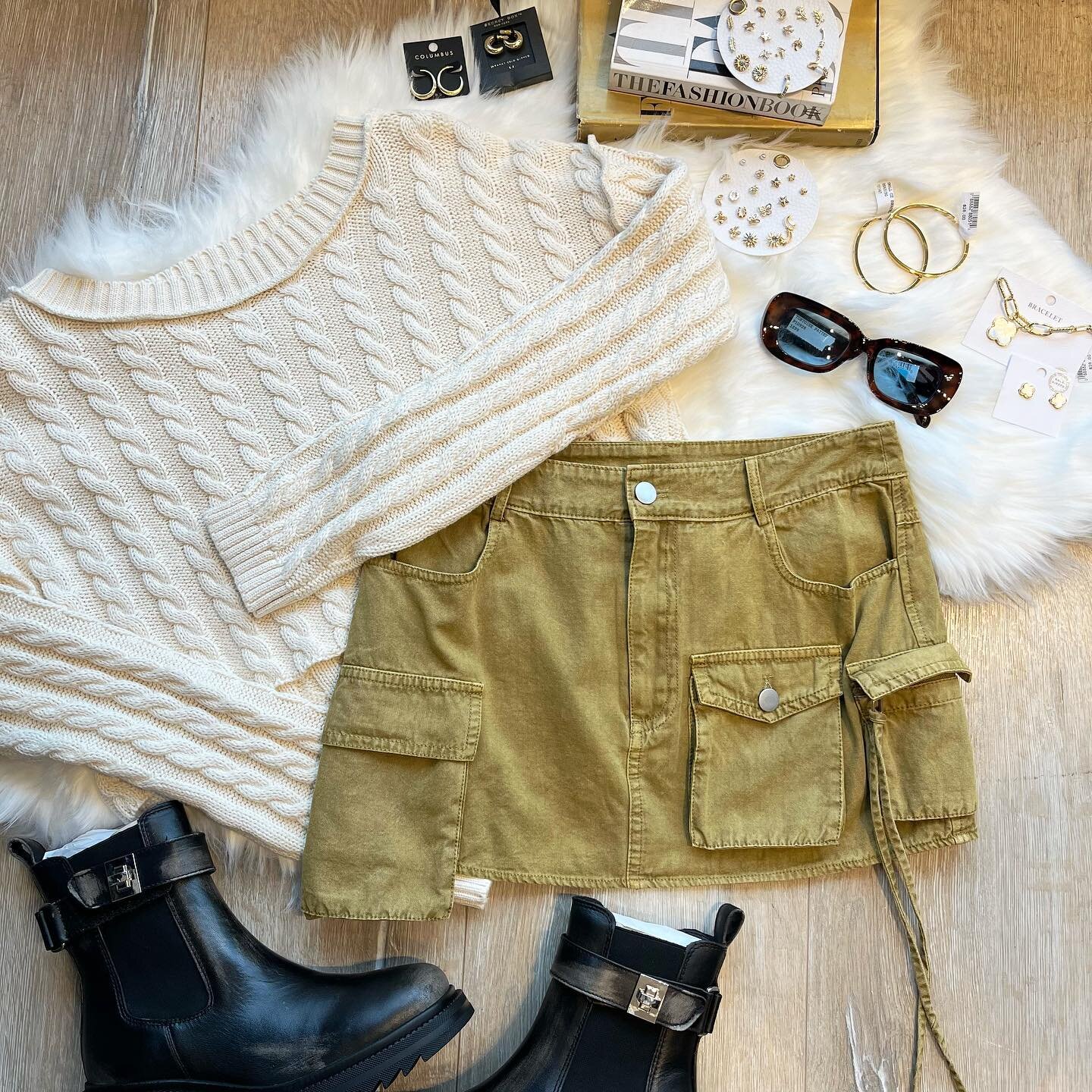 Can&rsquo;t get enough of these new fall arrivals 🍂🤍

DM us to order and follow us to be the first to hear about our new arrivals, sales, giveaways, and more!
.

.

.

#vanillaskystores #shopnow #ootd #fashioninspo #outfitinspo #haul #fashioninsta 