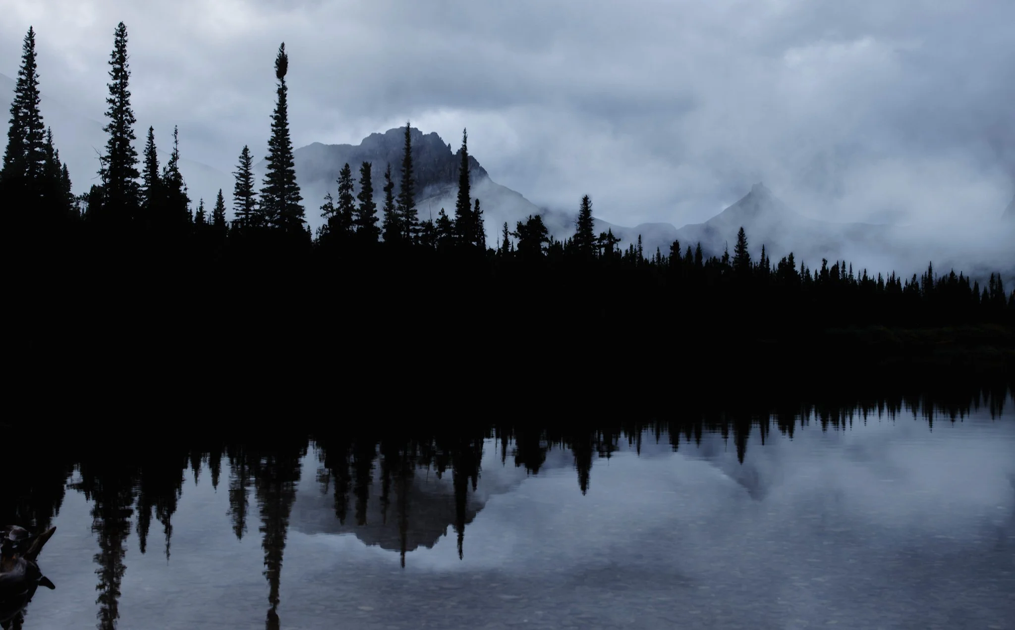Silhouette moody landscape photography-Glacier National Park-Stephanie Saldivar.jpg