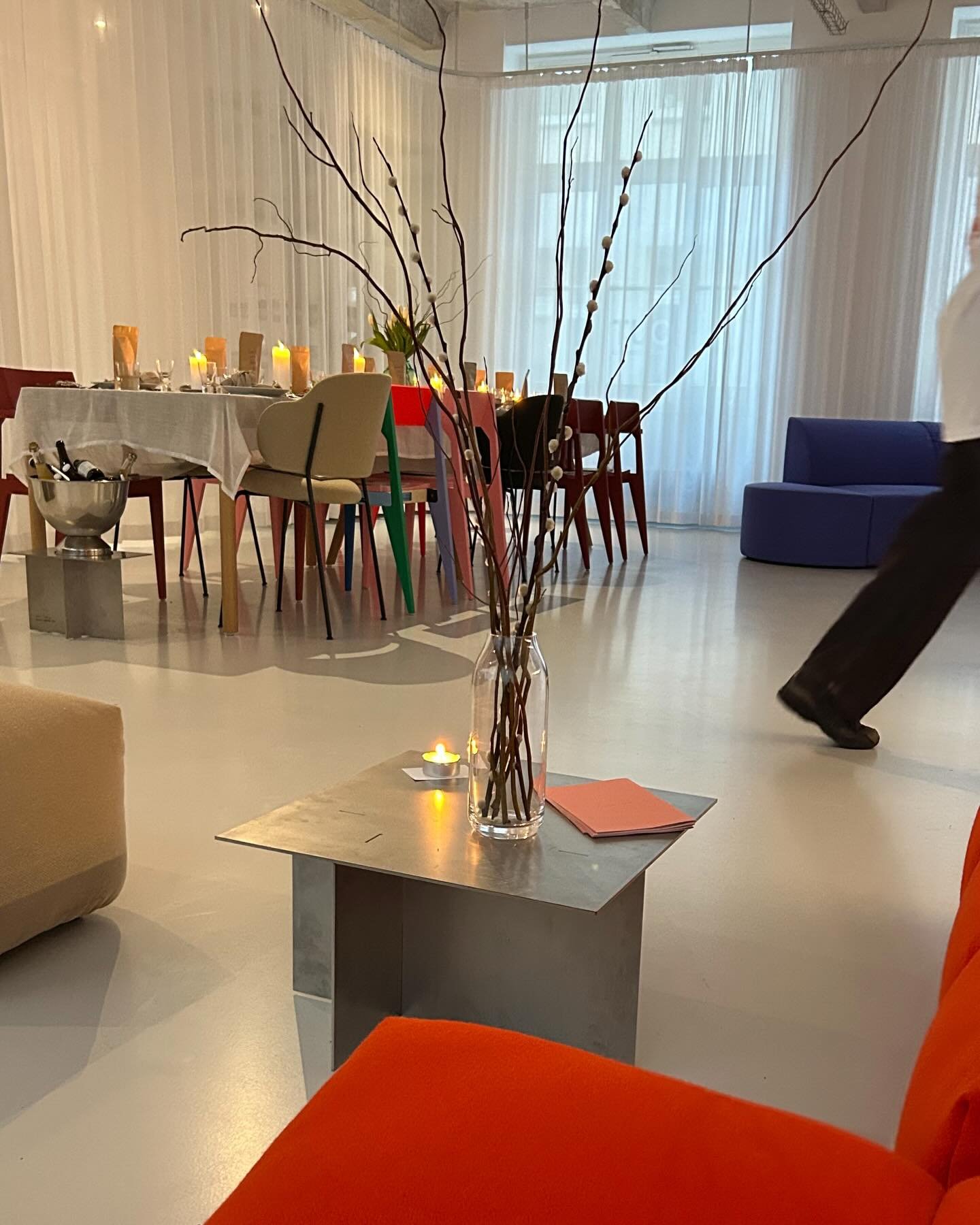 An evening shaped around intention.

@roti.mami_ has a special way of bringing people together around a table in a way that always feels considered rather than crowded. This Iftar was created especially for the FLINTA community, opening space for peo