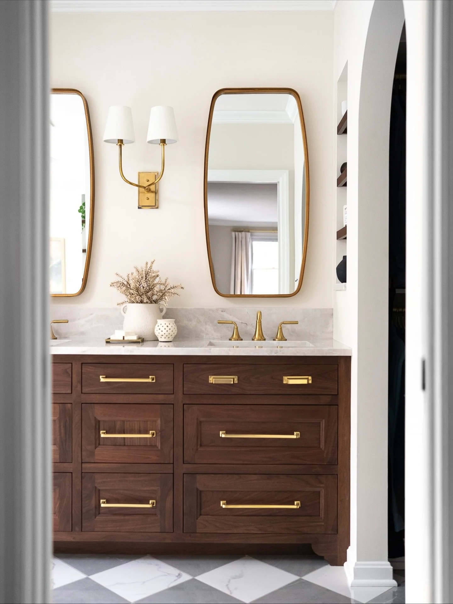 What matters most to you in the primary bathroom? 

Is it beauty wrapped in function?

Is it that &ldquo;hugged&rdquo; feeling as you sip your morning coffee and ease into the day?

Maybe it&rsquo;s the skincare ritual you never skip&hellip; the litt