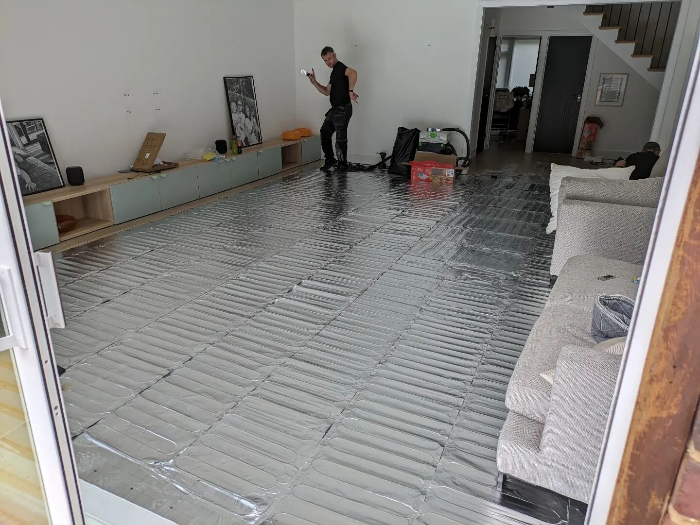 The pure fun of installing underfloor heating.

#carpentry #floorfitters