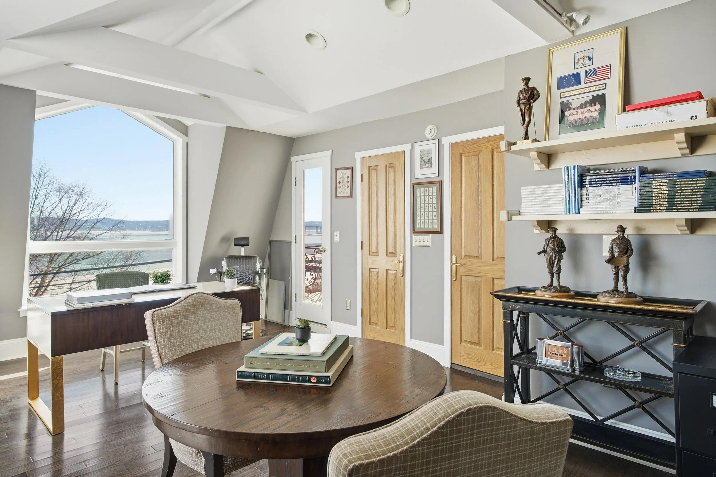 Primary:Office 2.jpg